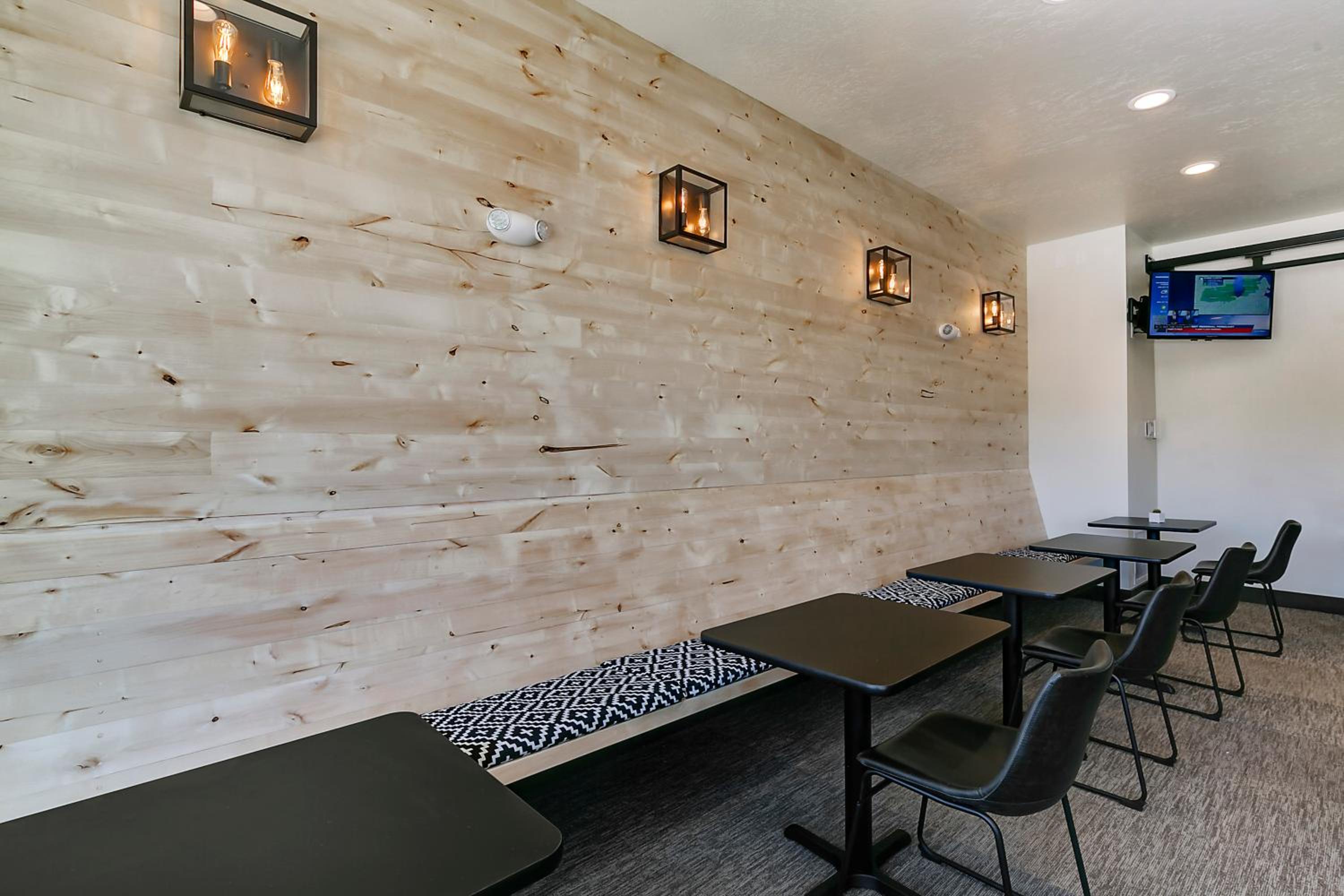 Silver Creek Hotel - Property Image 23
