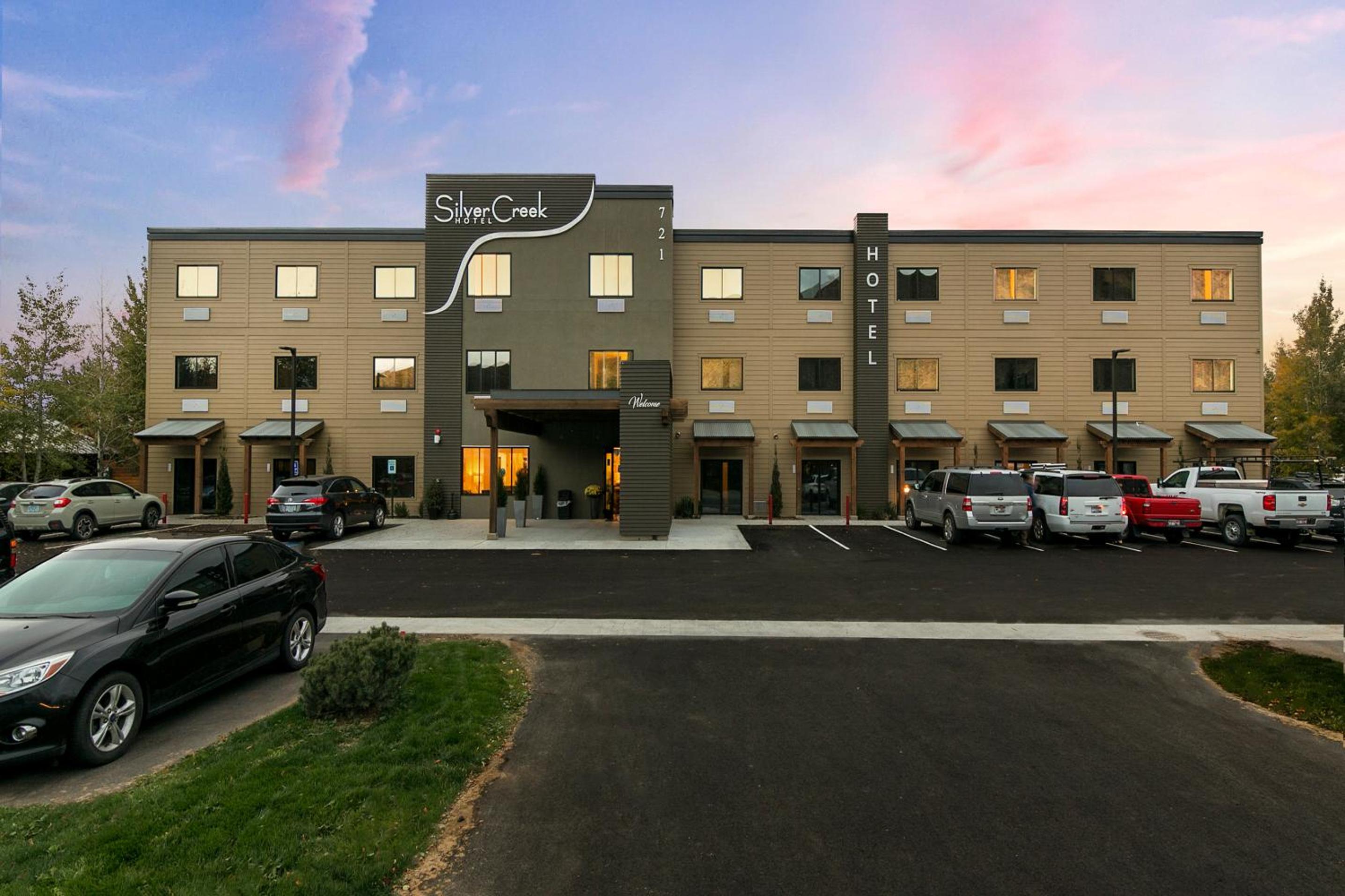Silver Creek Hotel - Property Image 1
