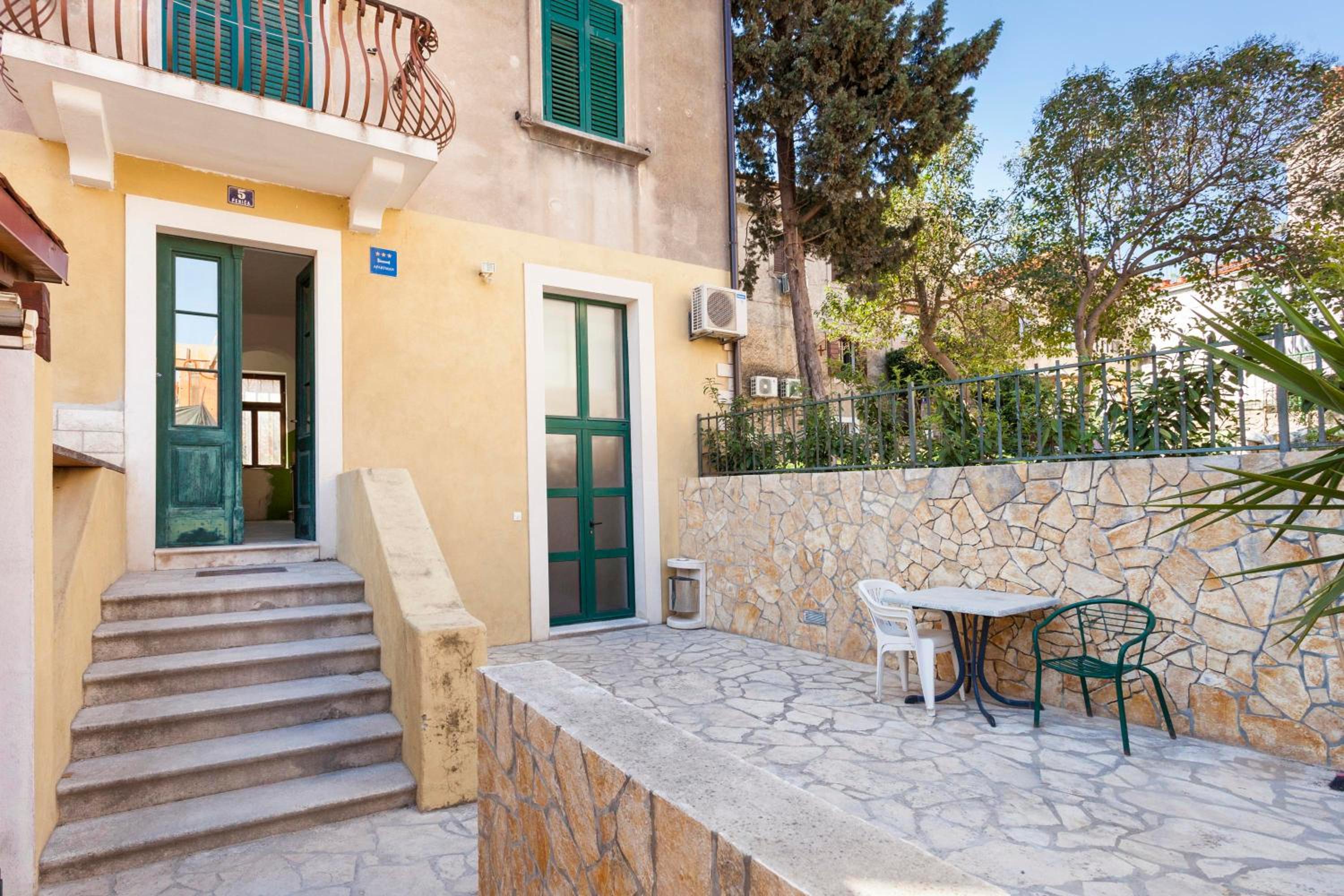 Cozy Apartment Lile in the heart of old town Split photo 4