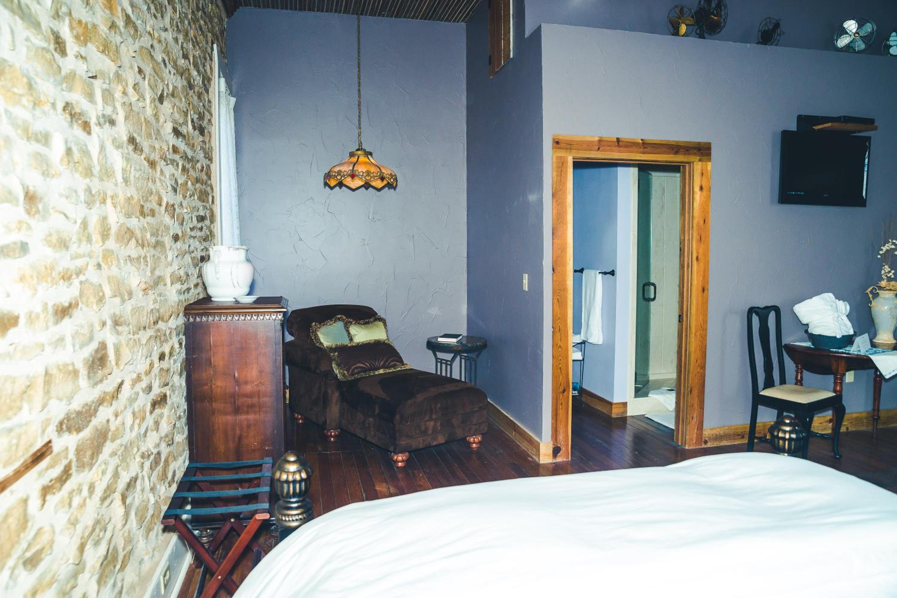 Upstairs Inn - Property Image 6