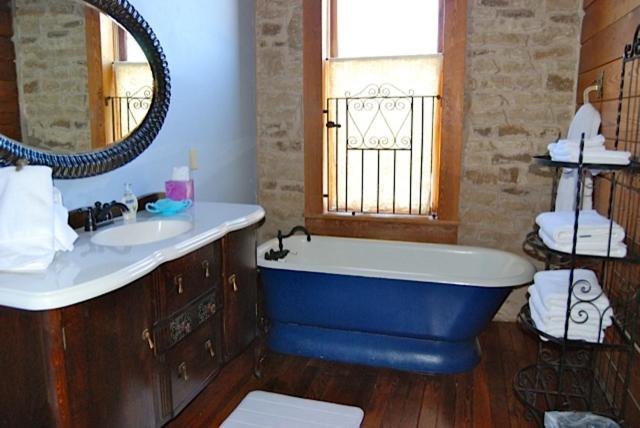 Upstairs Inn - Property Image 10