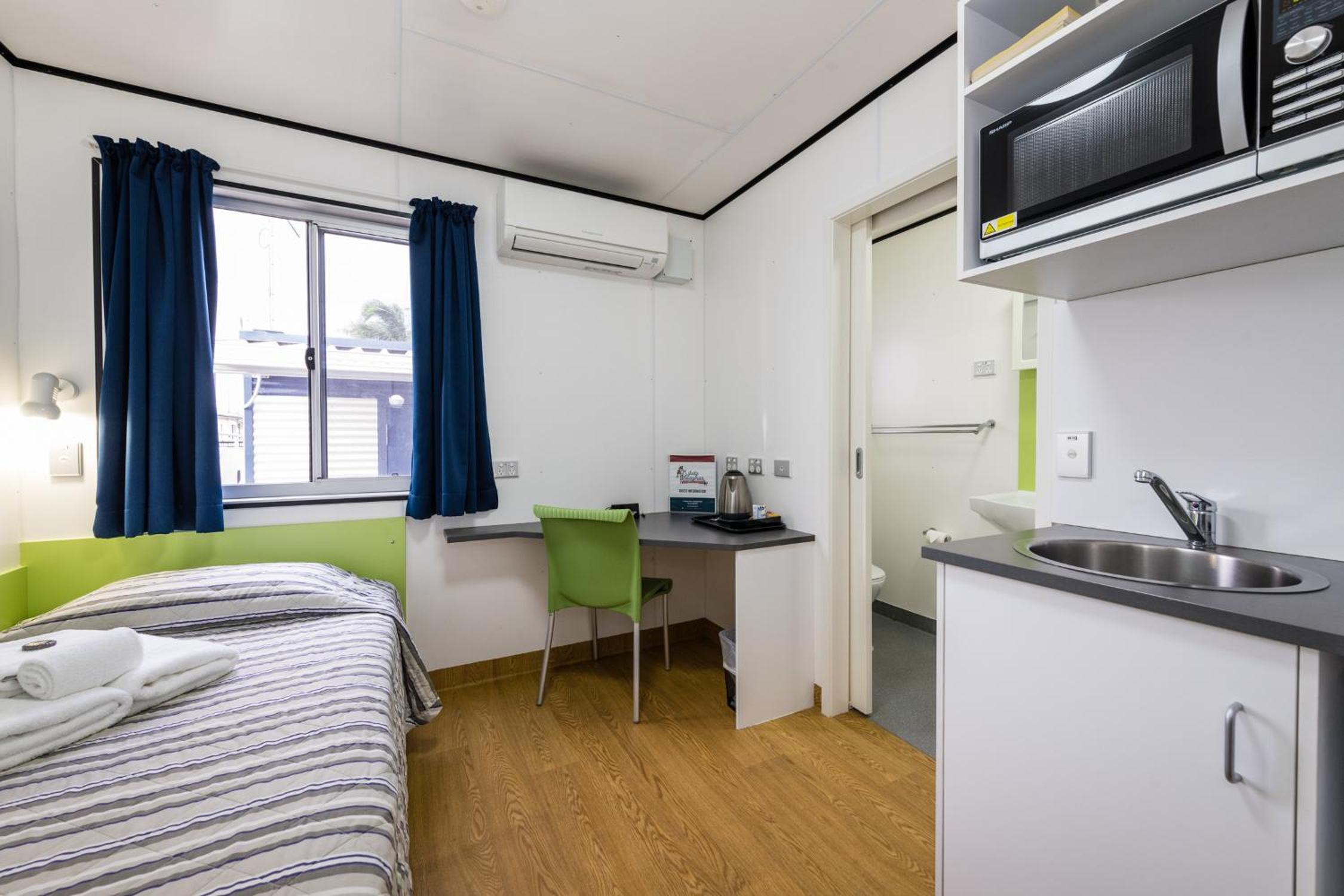 Jolly Swagman Acccommodation Park view 2