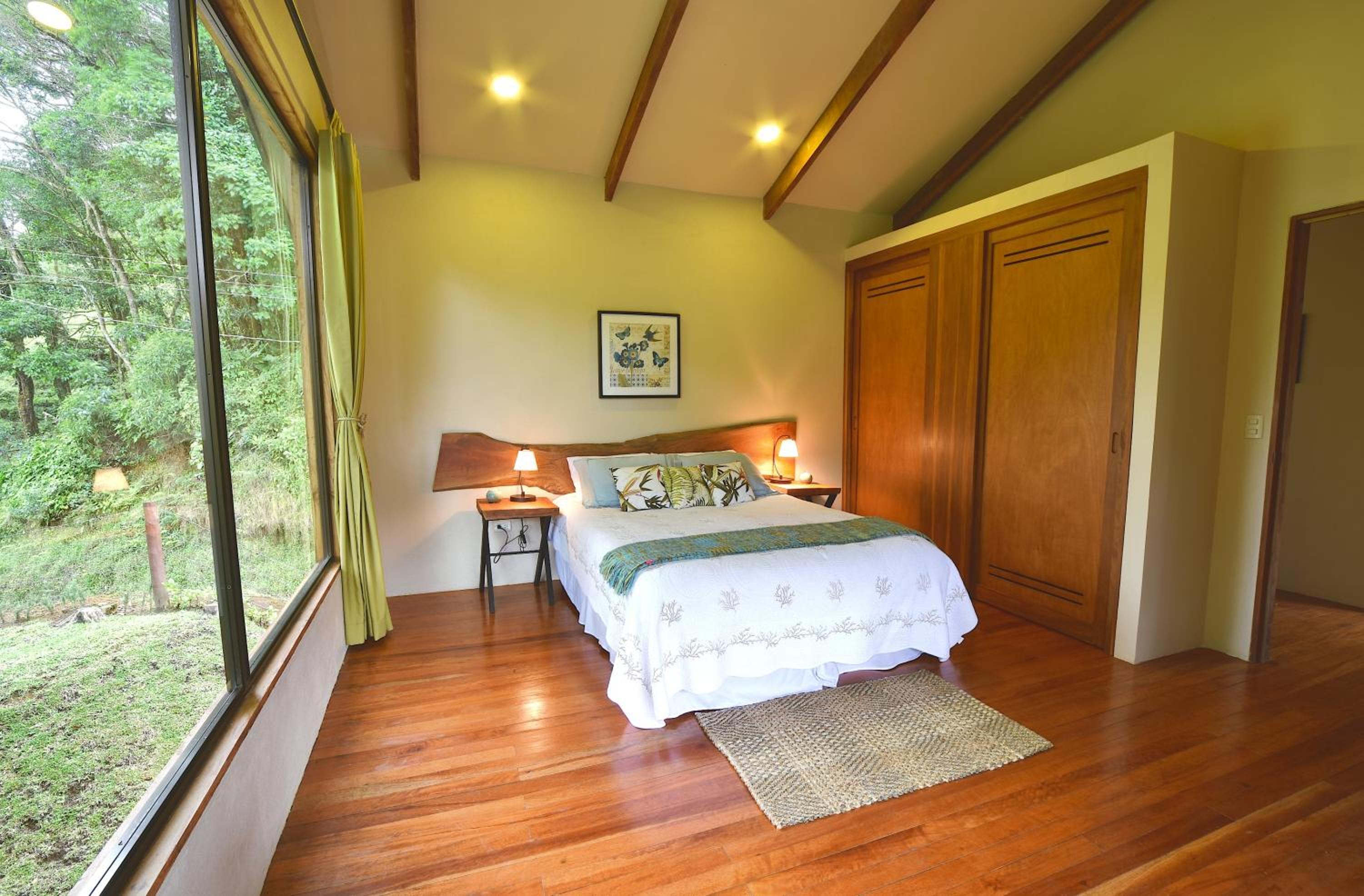 Monteverde Casa Mia, near main attractions and town!