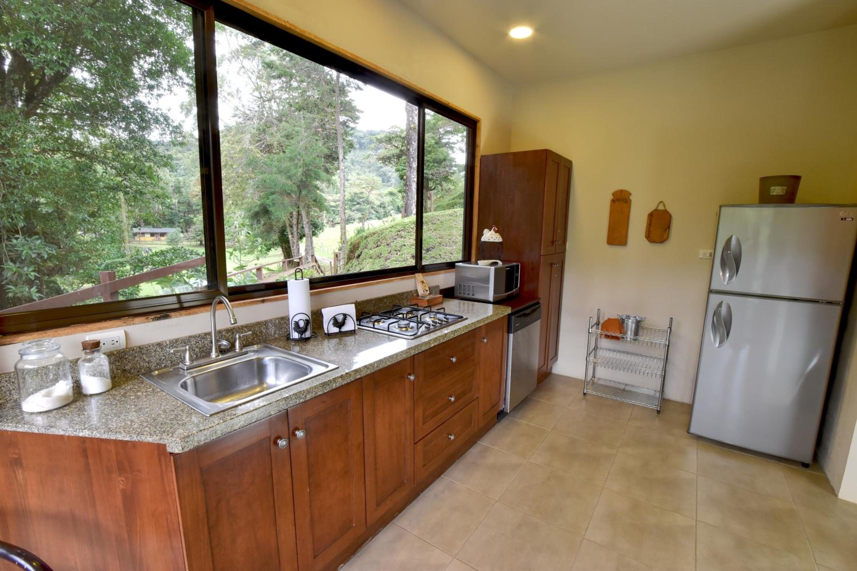 Monteverde Casa Mia, near main attractions and town!
