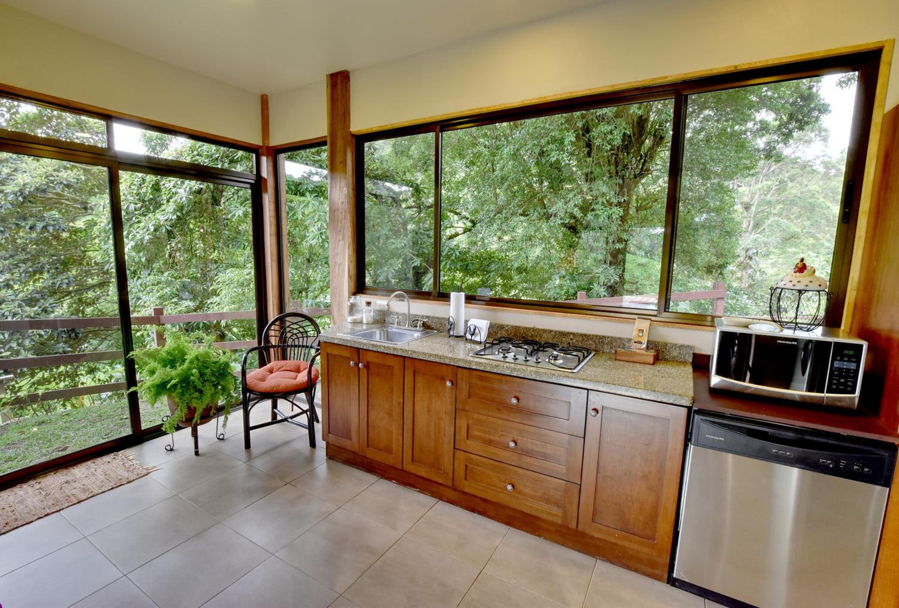 Monteverde Casa Mia, near main attractions and town!