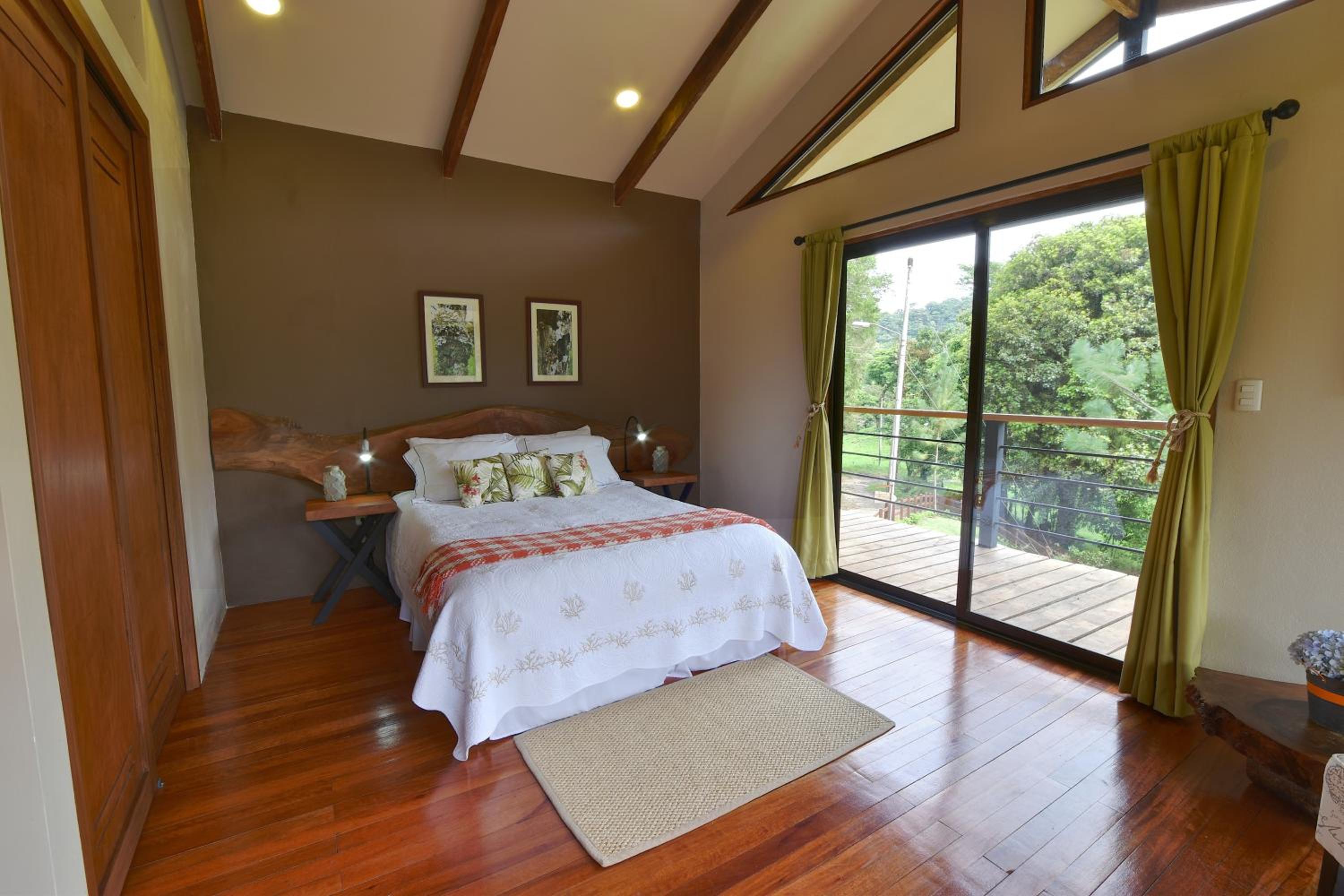 Monteverde Casa Mia, near main attractions and town!
