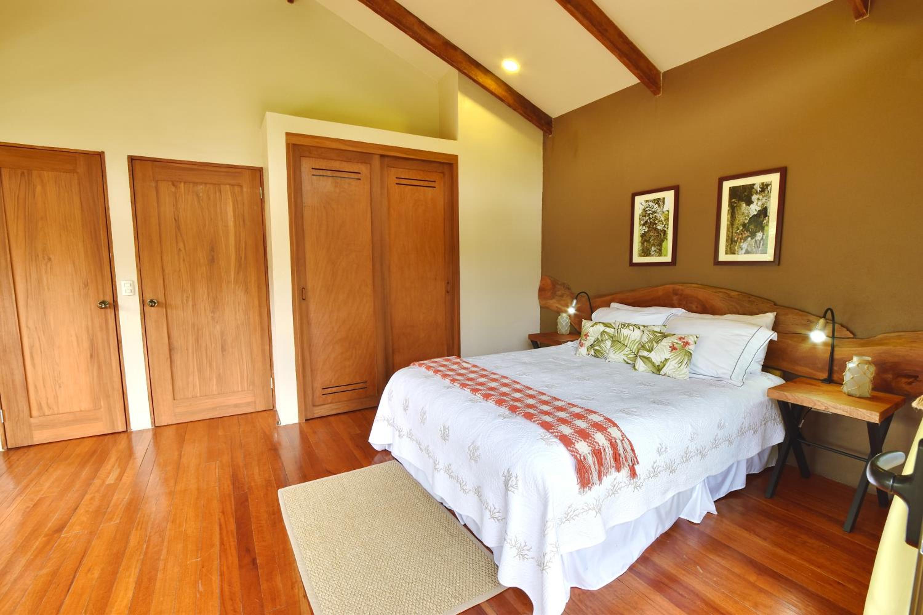 Monteverde Casa Mia, near main attractions and town!