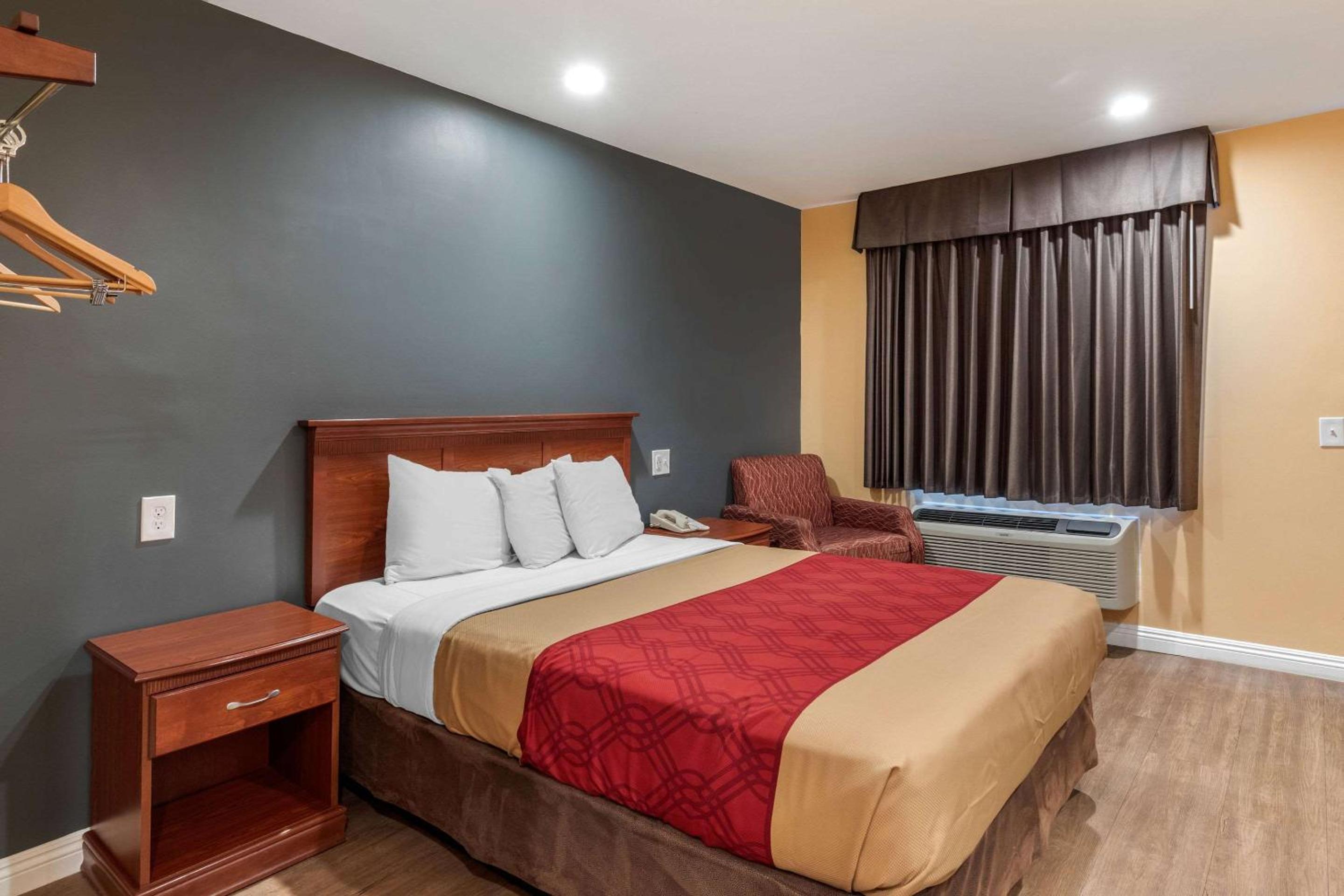 Rodeway Inn Carson - Los Angeles South - Image 5