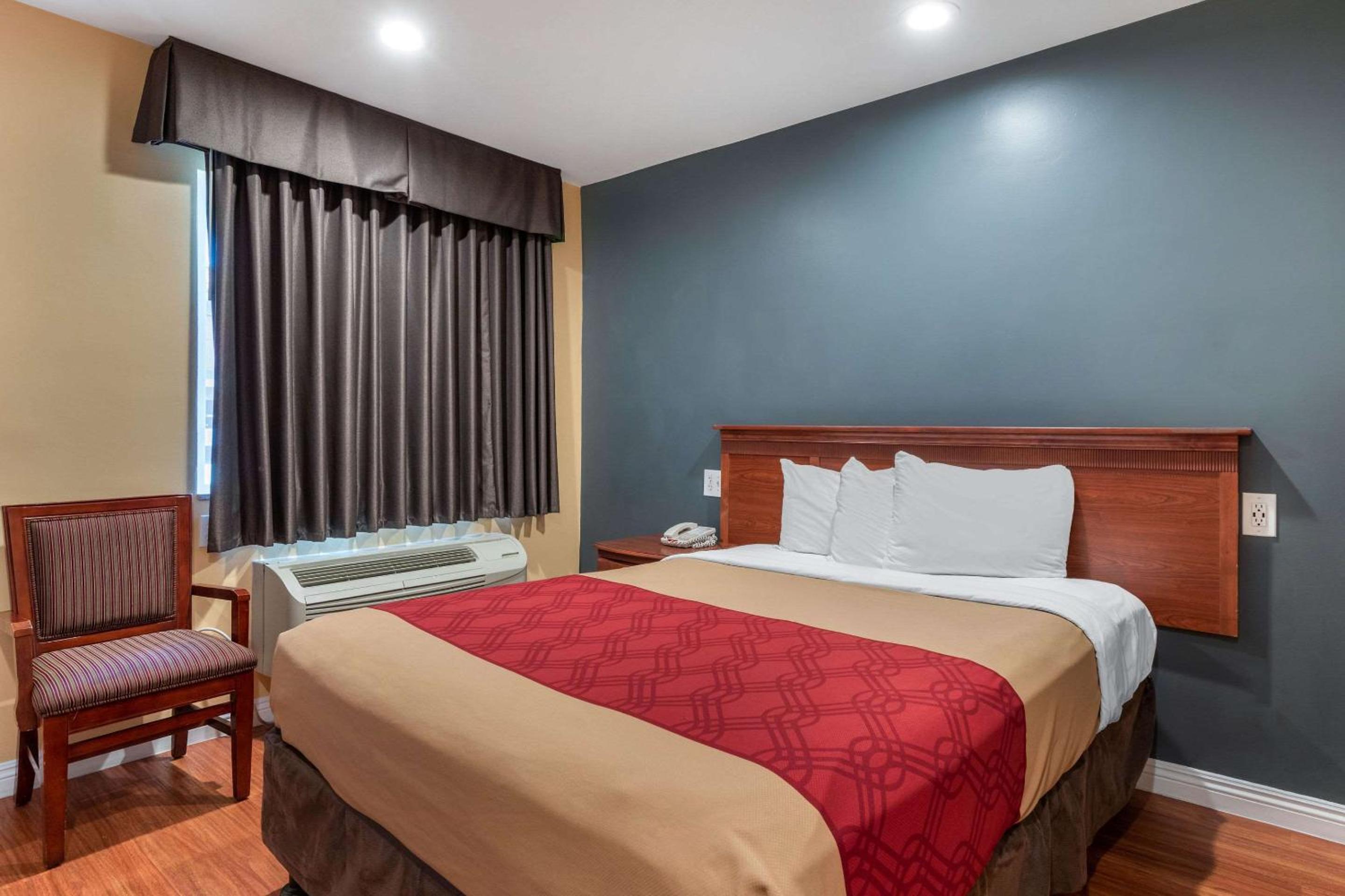 Rodeway Inn Carson - Los Angeles South - Image 3
