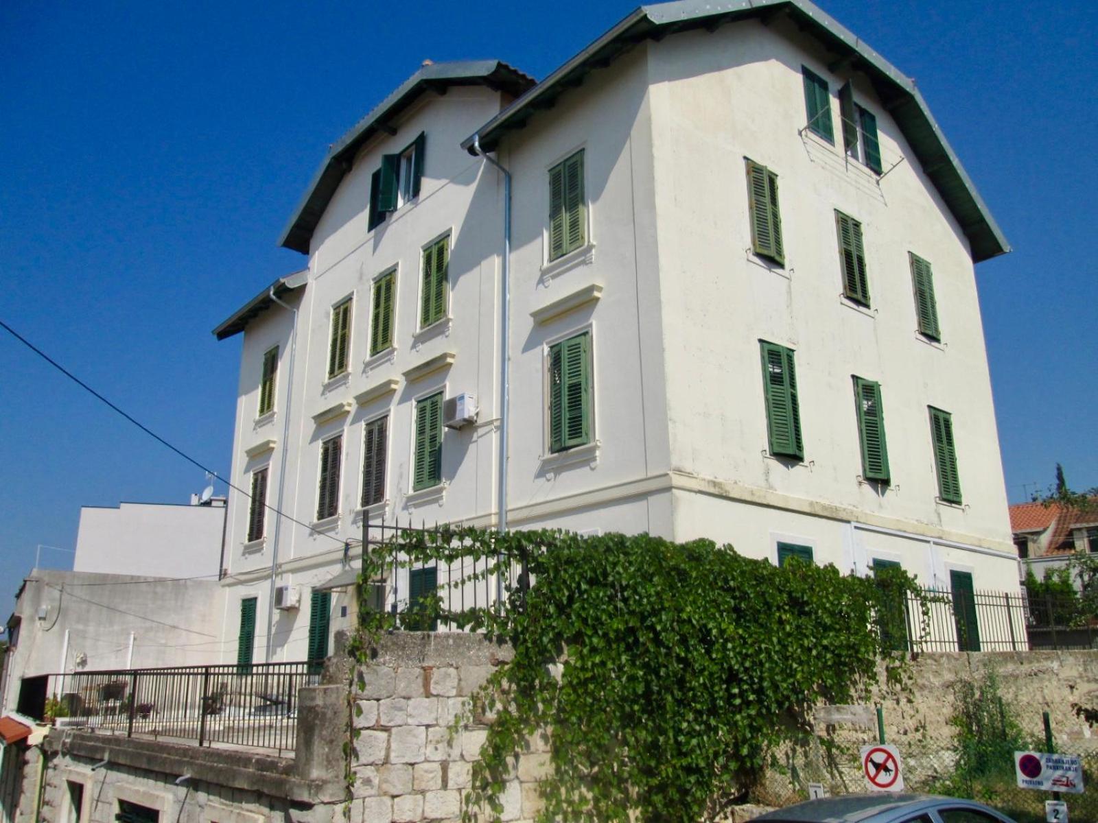 Apt 3 Flowers on Rokova St-5 min to Split Old Town — Split