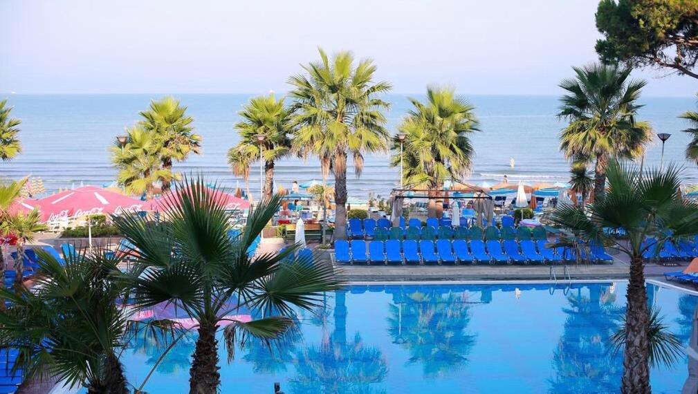 Mali i Robit Beachfront Apartment