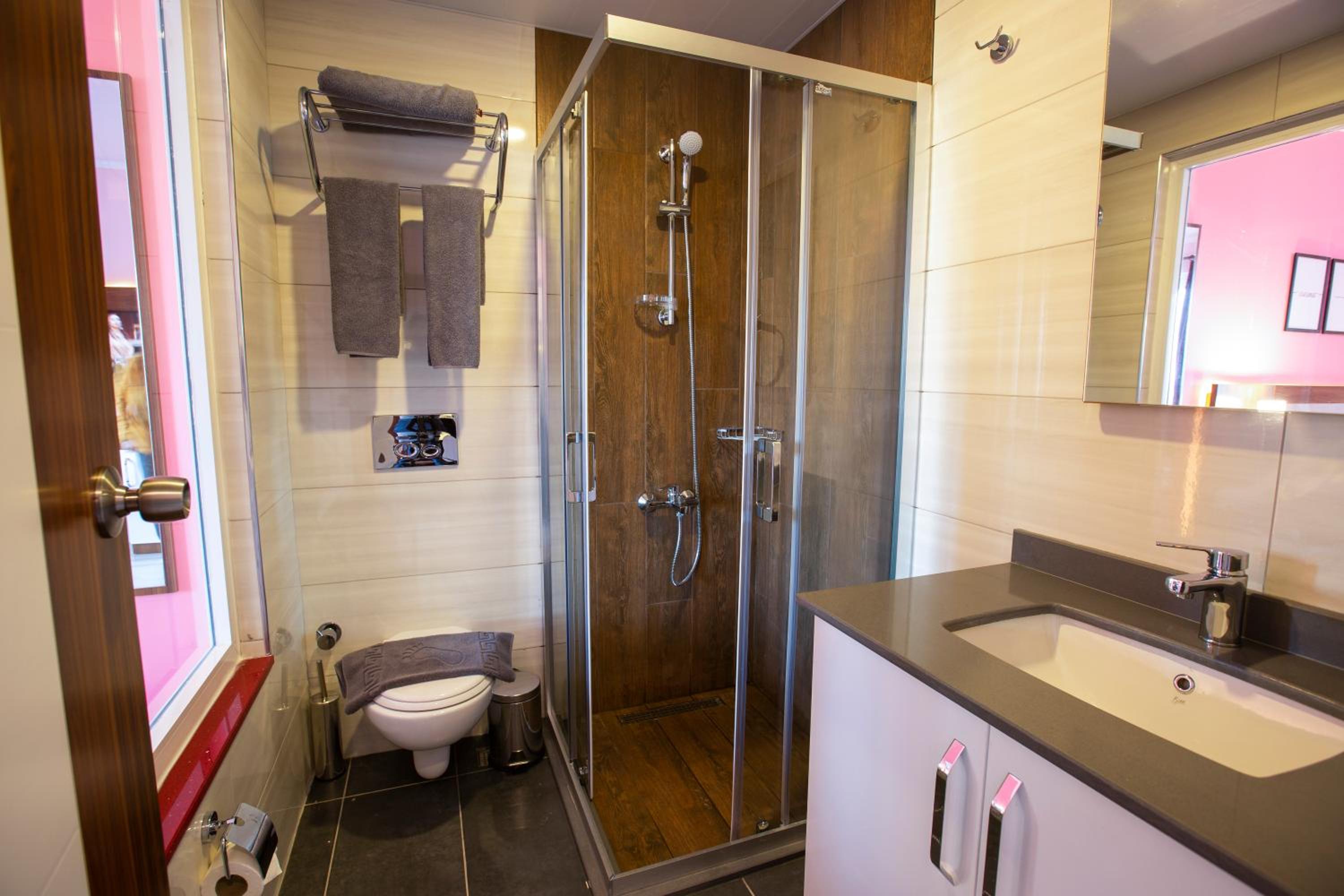 HMA Hotel & Suites - Image 41