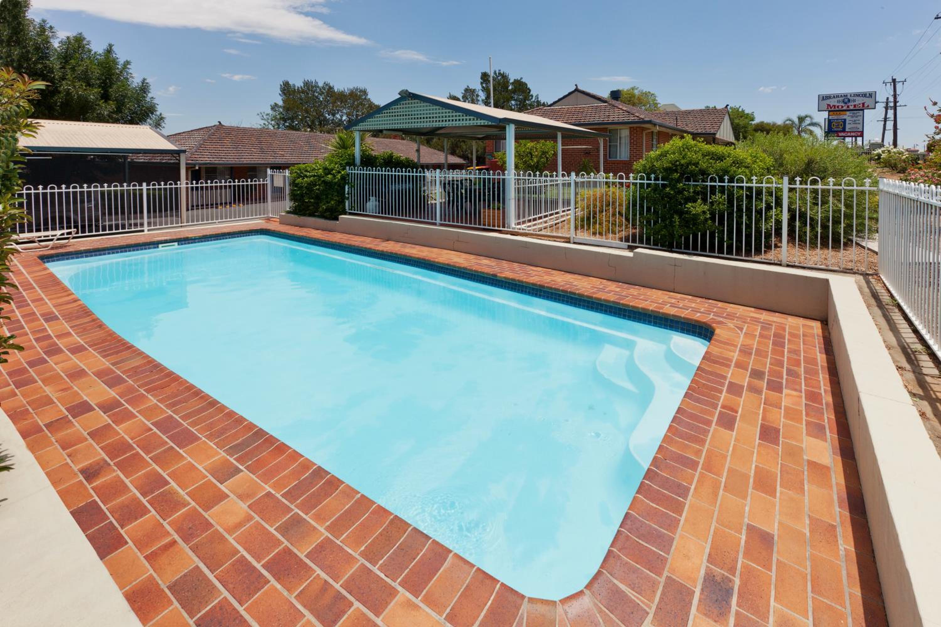 Tamworth Vacations - Abraham Lincoln Motel - Property Image 2
