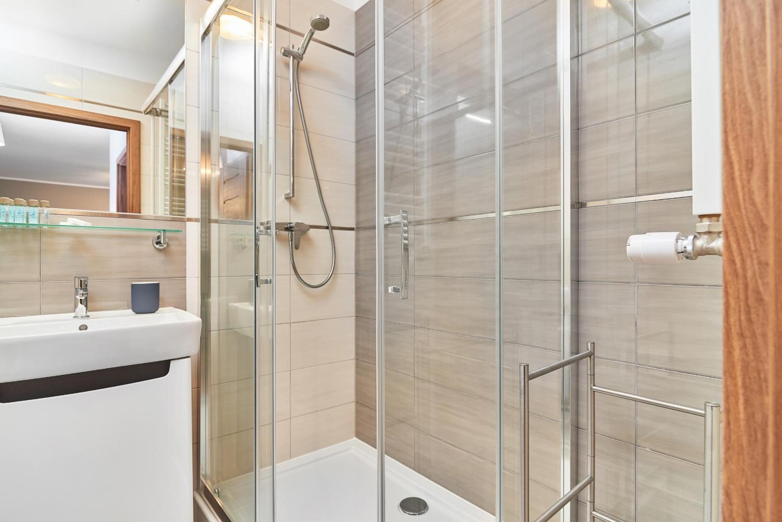 Exclusive Apartments Tęczowa with underground PARKING by Noclegi Renters, photo 41