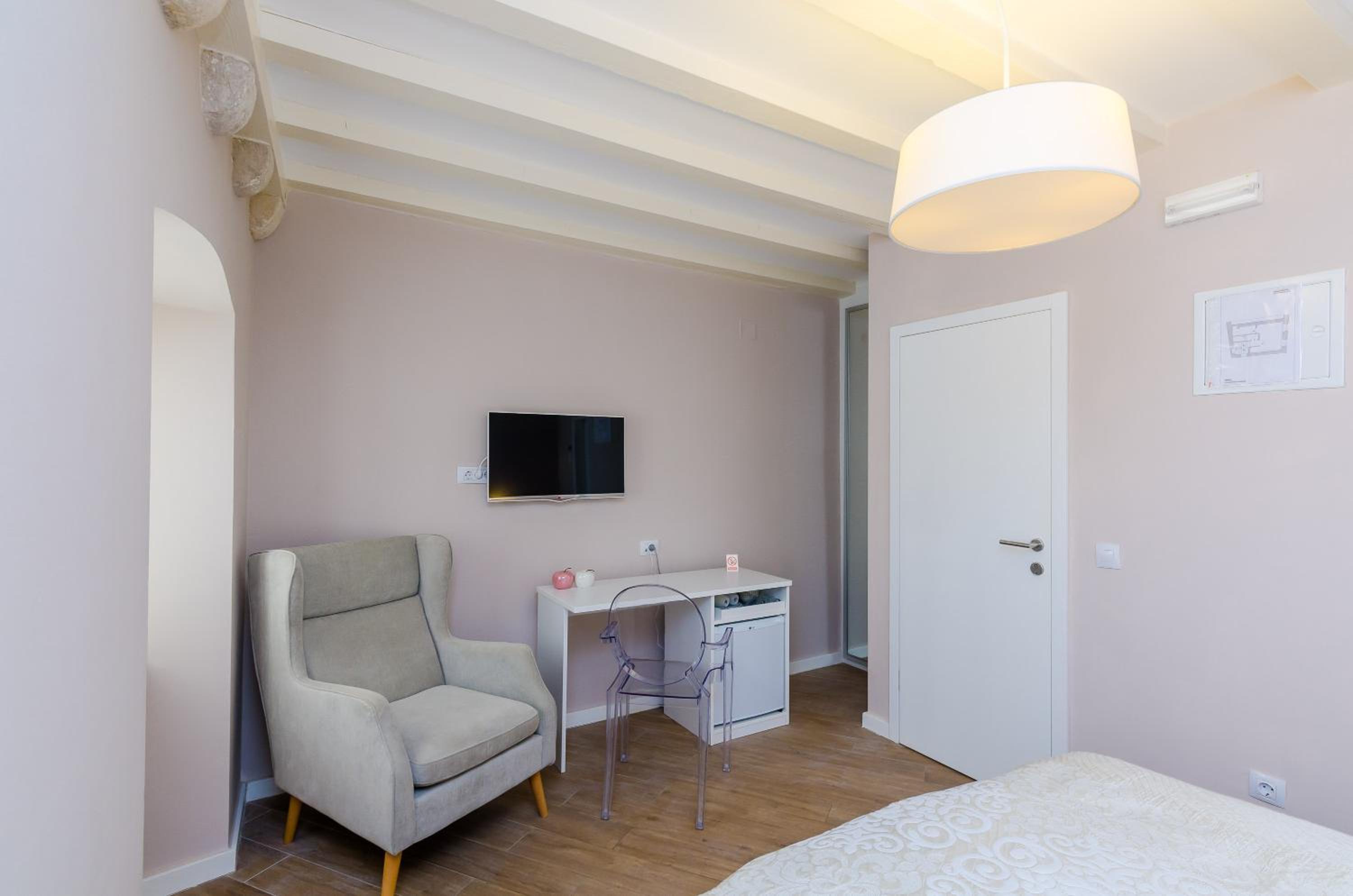 Villa Flores Room