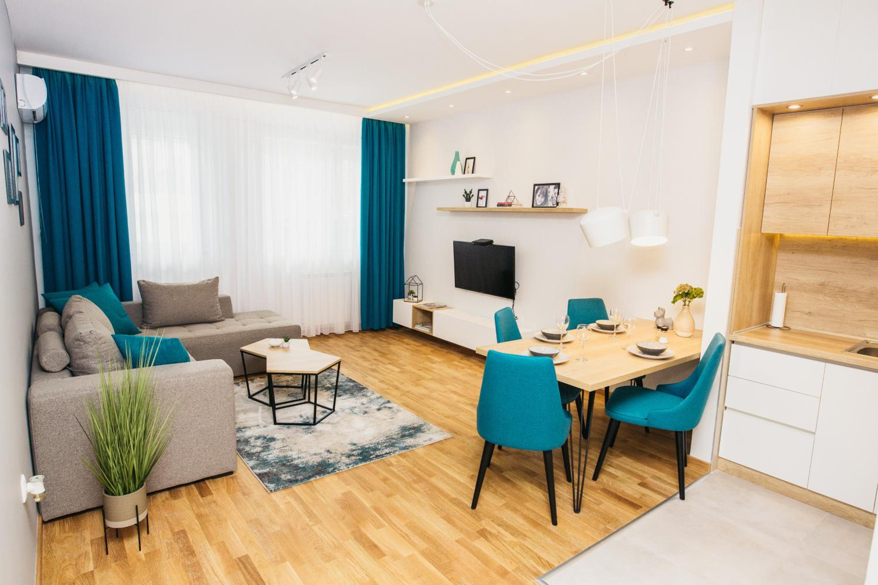 Arena BIG Luxury Apartments with free parking view 2