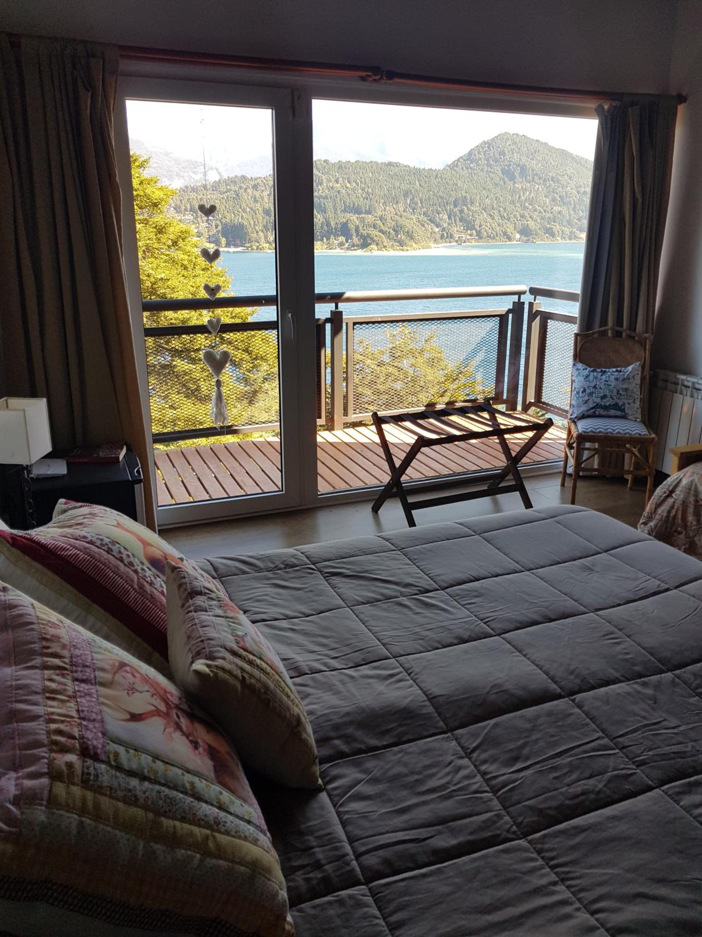 Albanta casa con costa en Bariloche