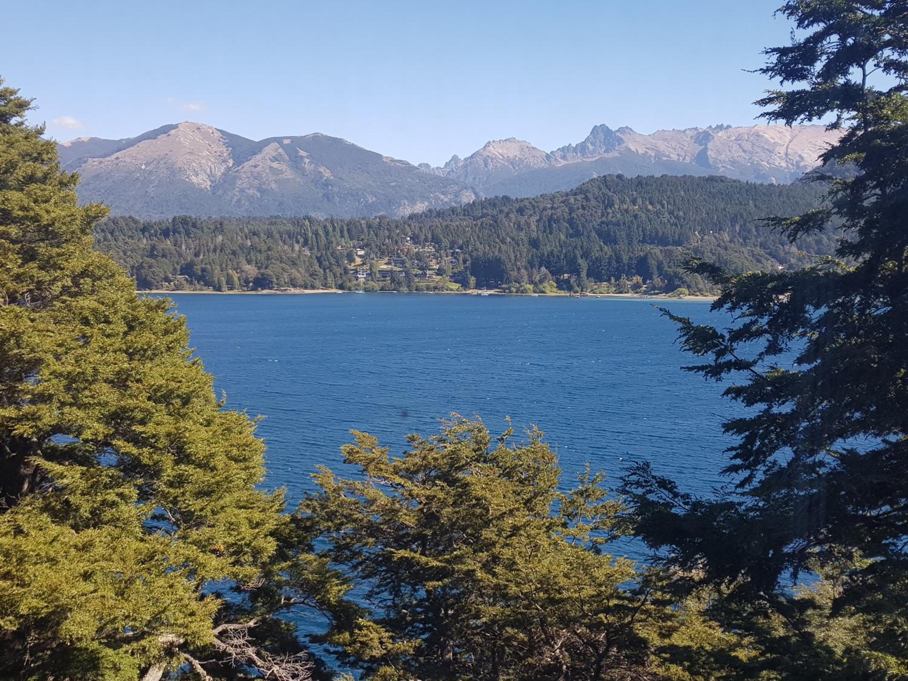 Albanta casa con costa en Bariloche