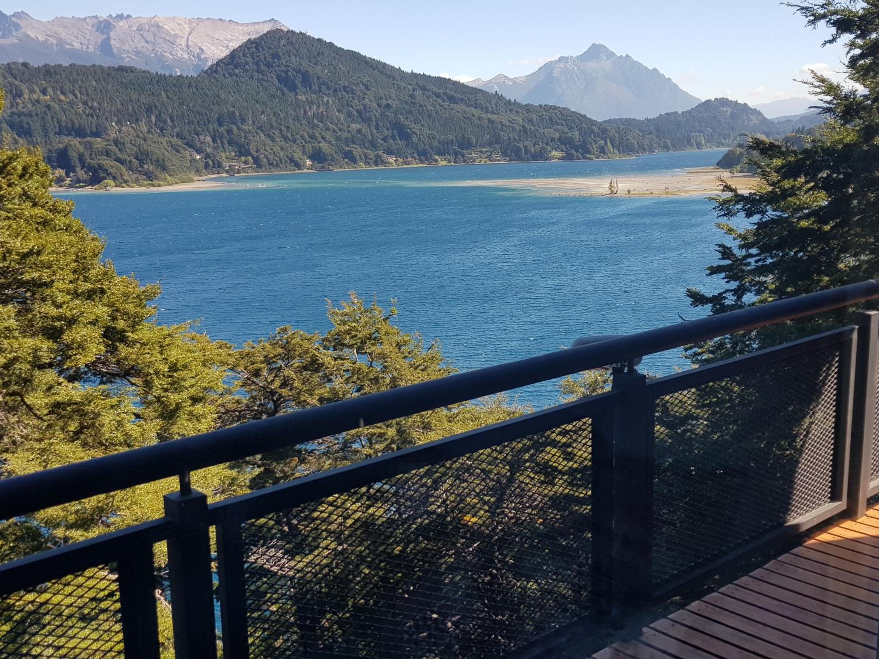 Albanta casa con costa en Bariloche