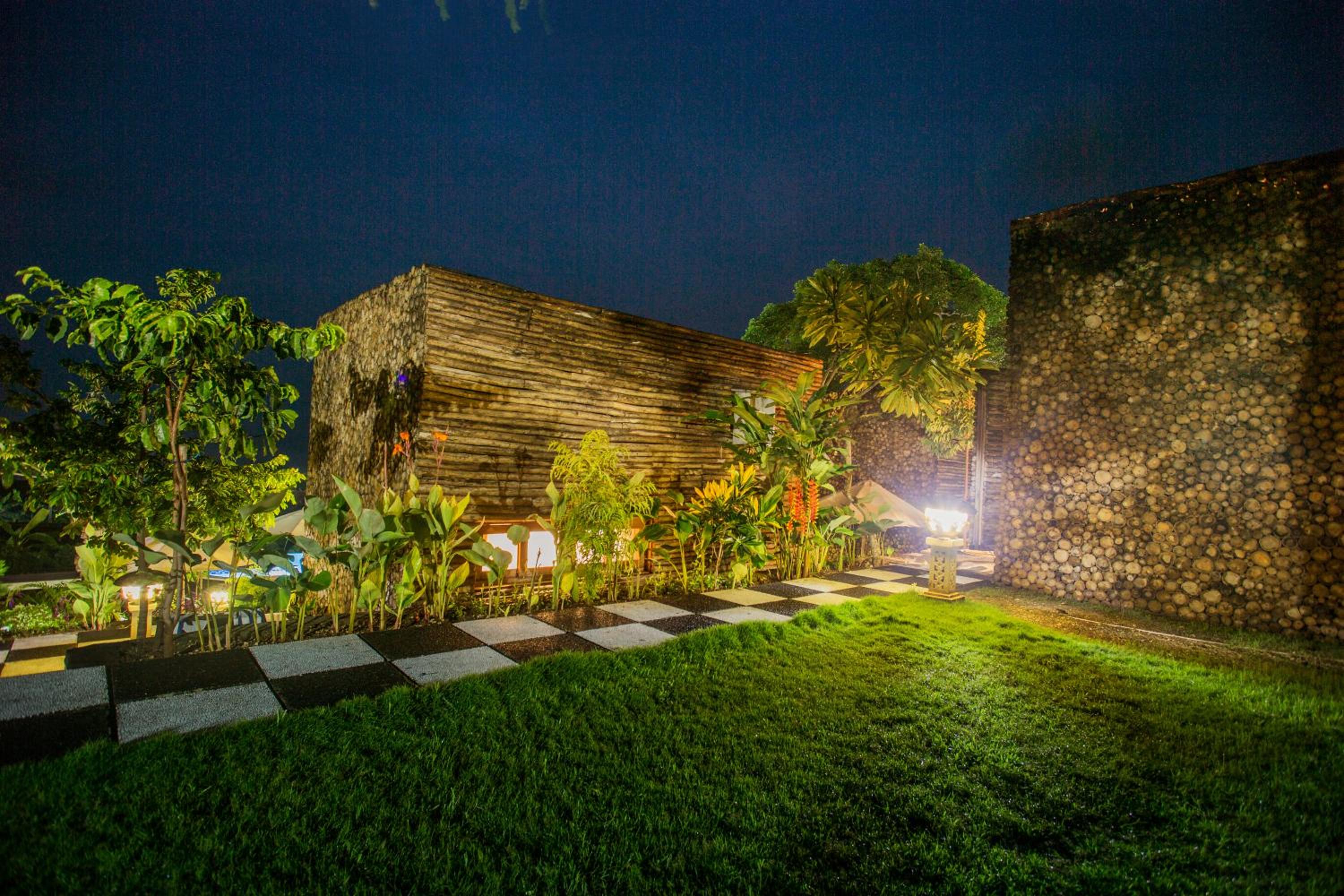 Kabeh Jati Garden Villa & Restaurant