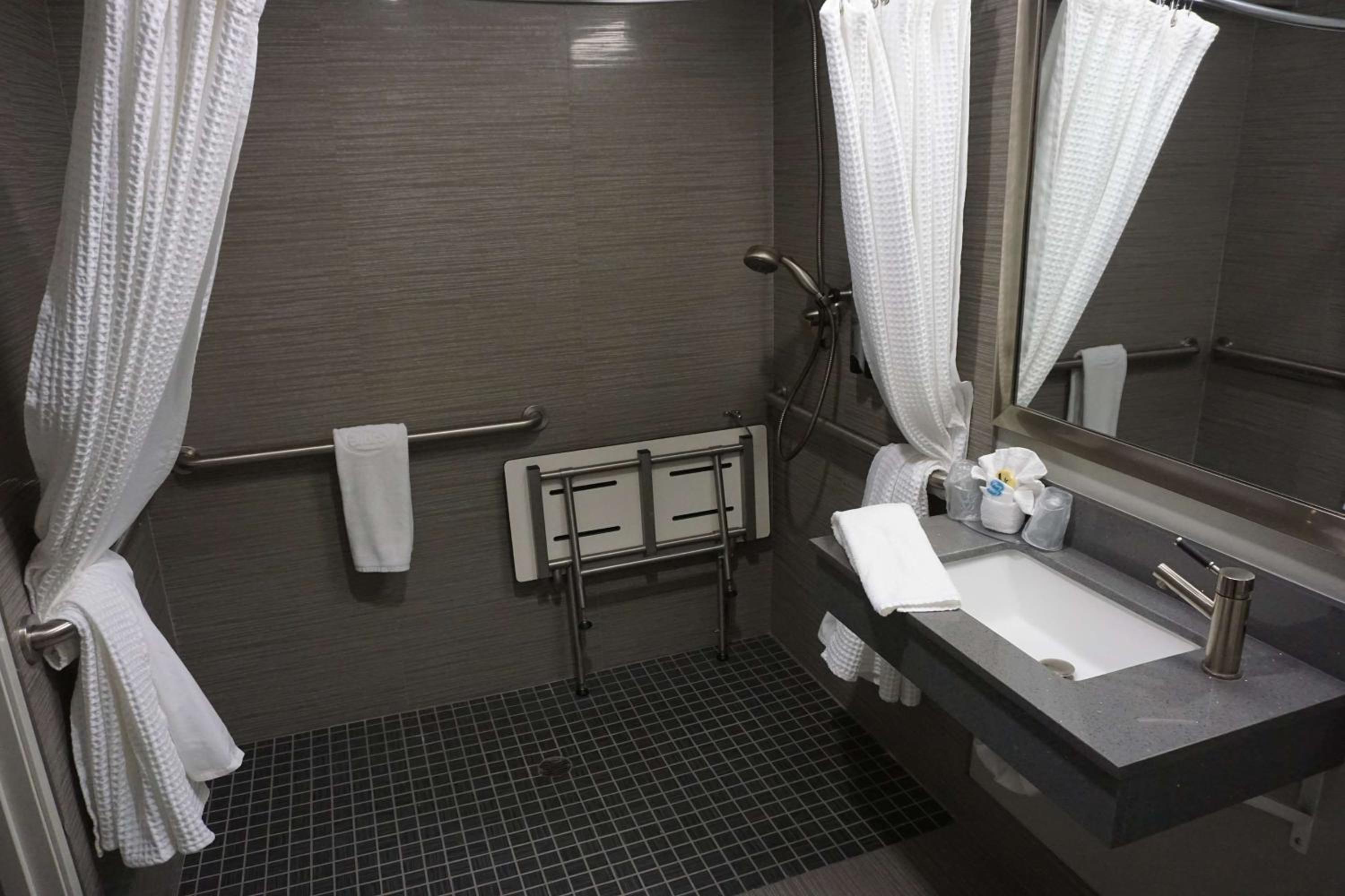 Rosemead Vacations - Hartford Hotel Best Western Signature Collection - Property Image 1