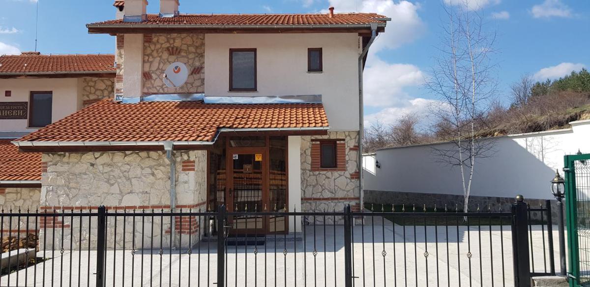Ilievi Guest Houses