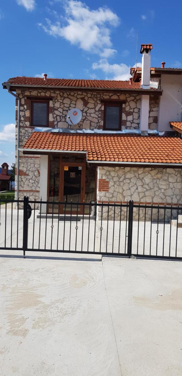 Ilievi Guest Houses