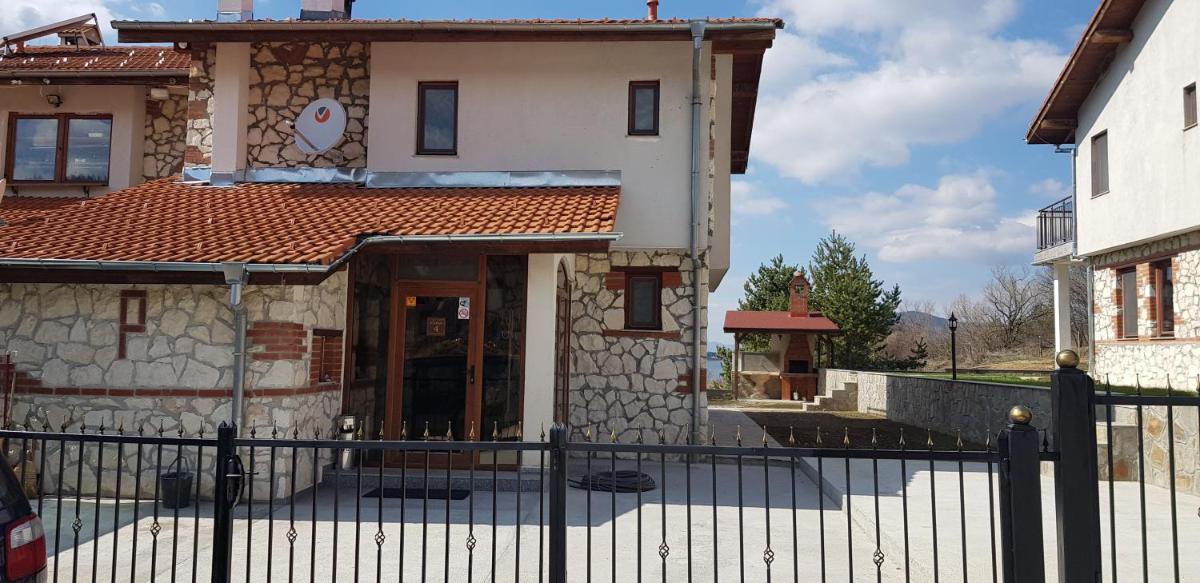 Ilievi Guest Houses