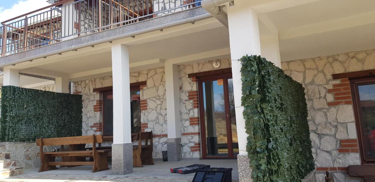 Ilievi Guest Houses