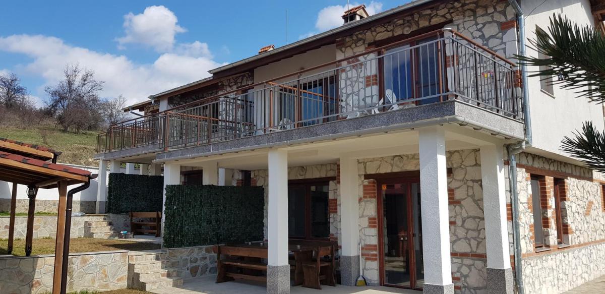 Ilievi Guest Houses