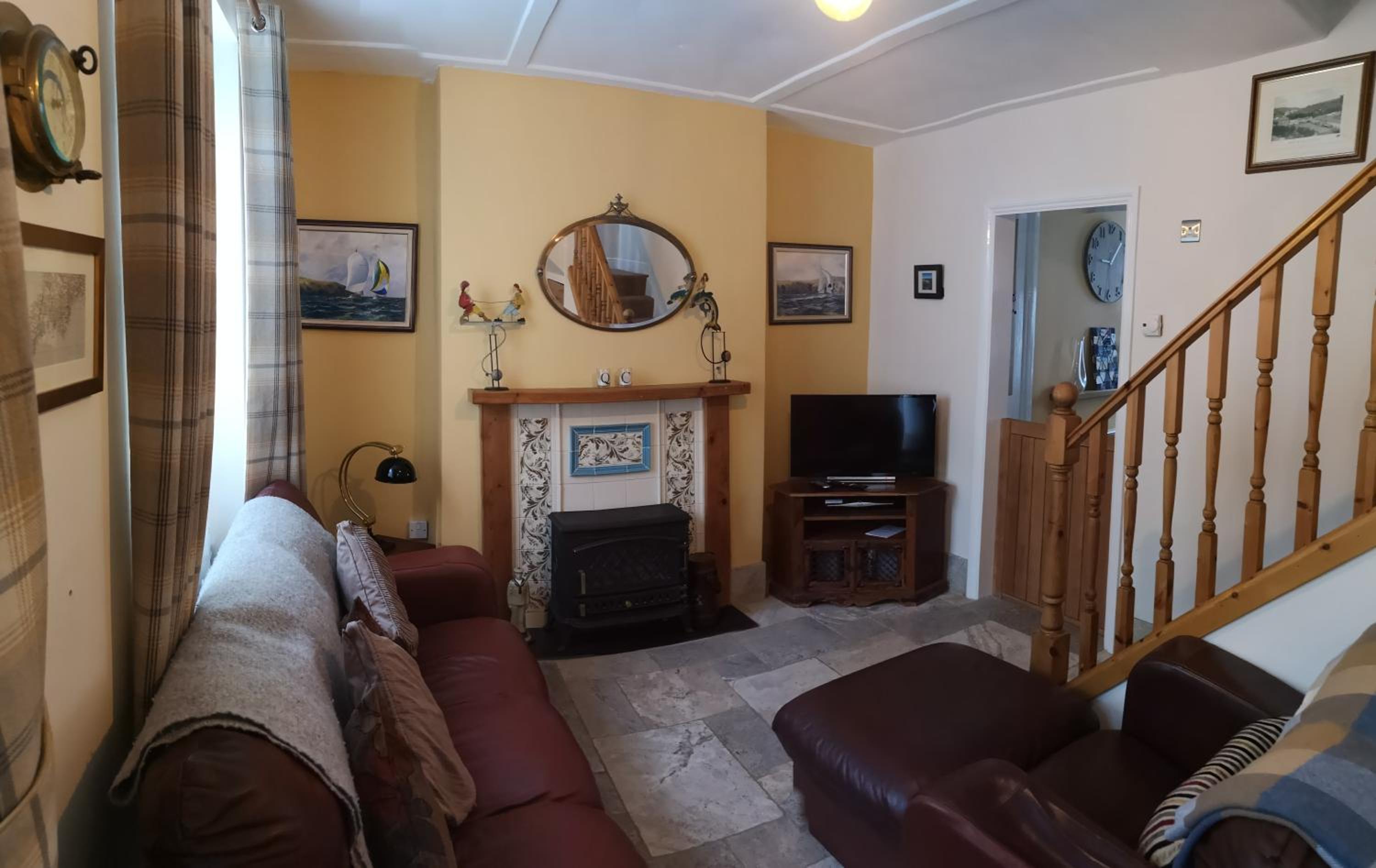 QUILLET COTTAGE, 2 GLENTOWAN ROAD