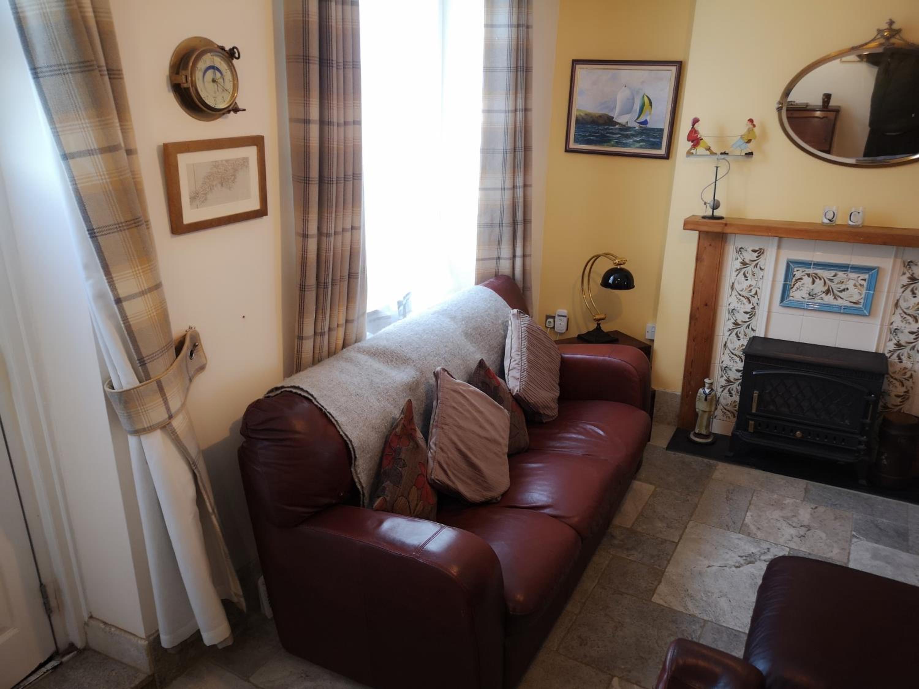 QUILLET COTTAGE, 2 GLENTOWAN ROAD