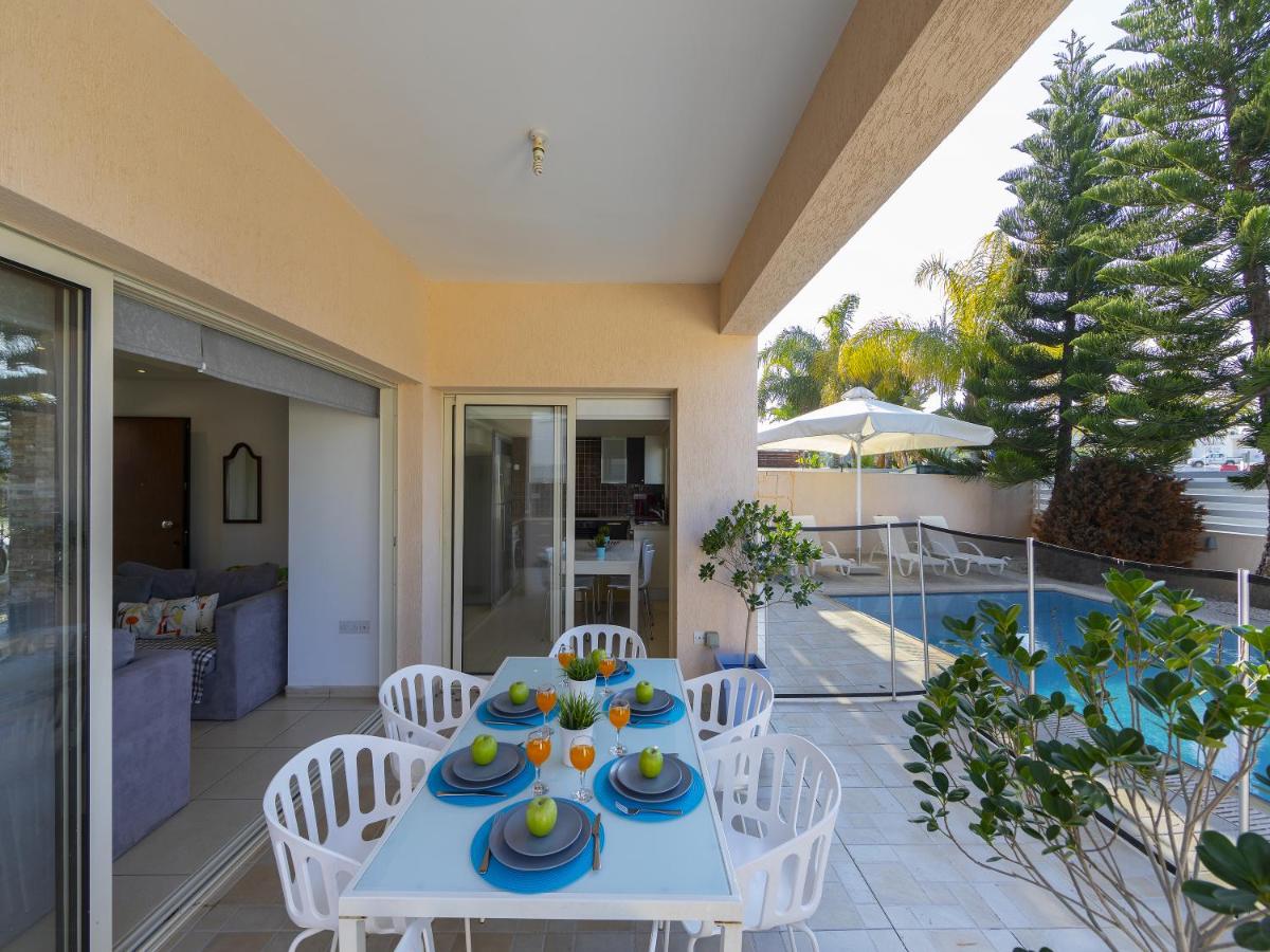 Villa Michelle 2 view 4