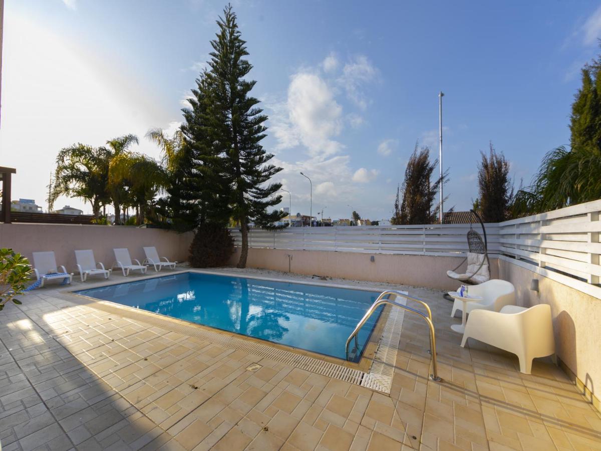 Villa Michelle 2 view 2