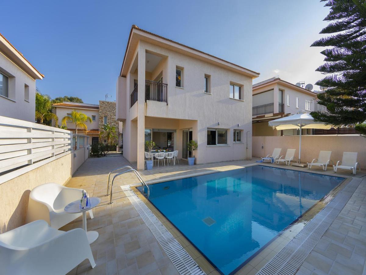 Villa Michelle 2 view 3