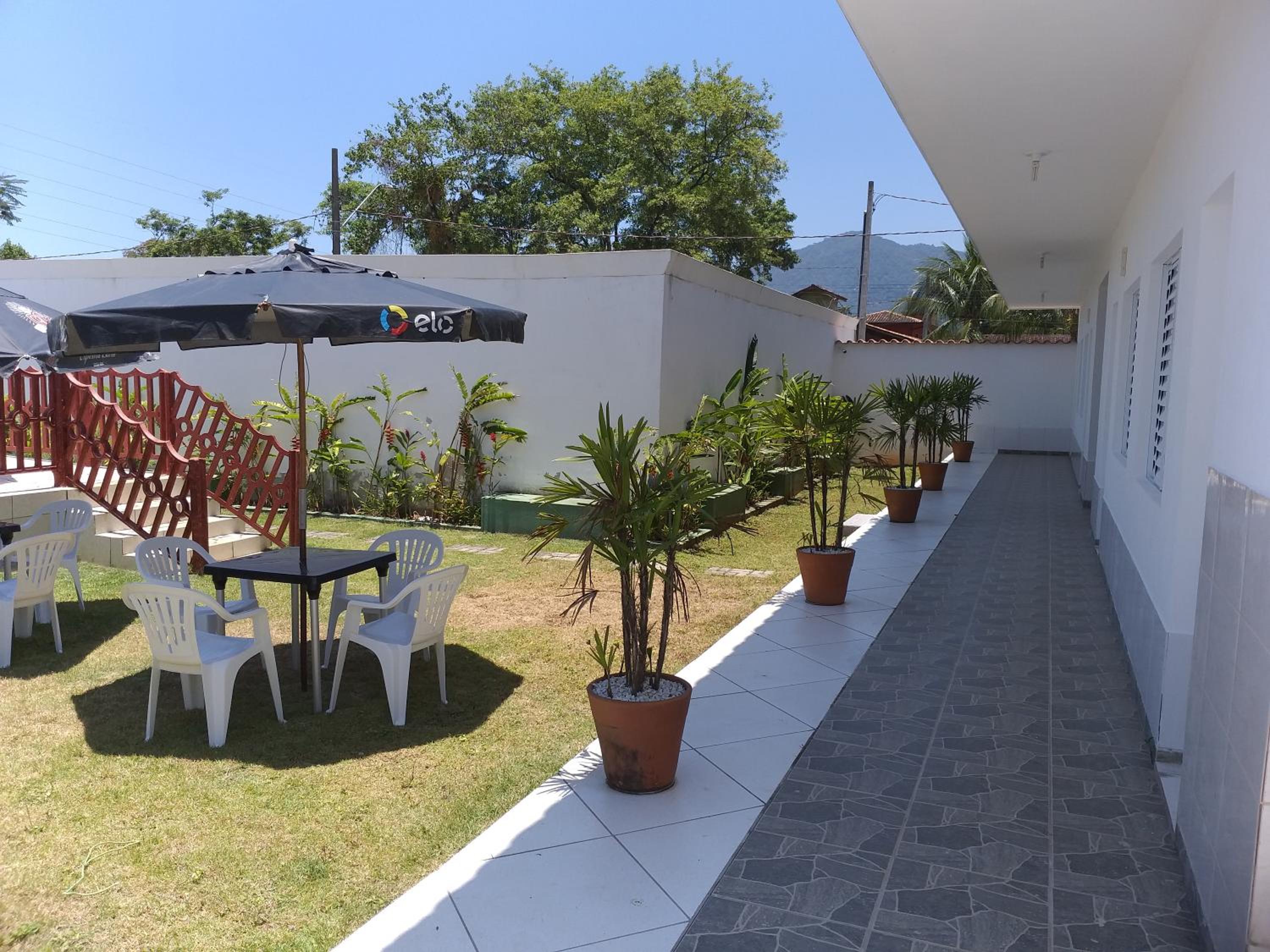 Estúdio em maresias com ar condicionado e piscina