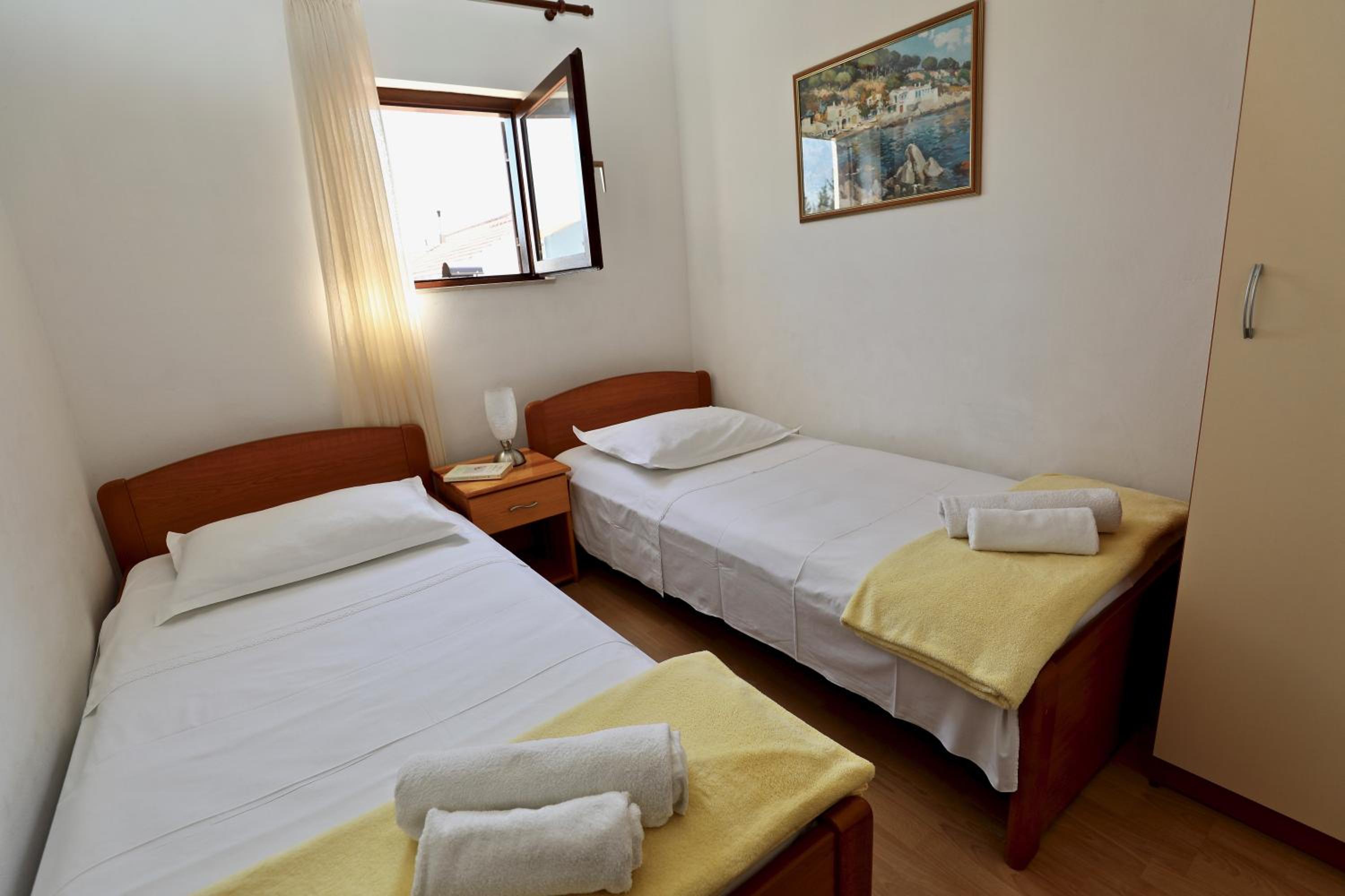 Apartments IDA Sucuraj view 3