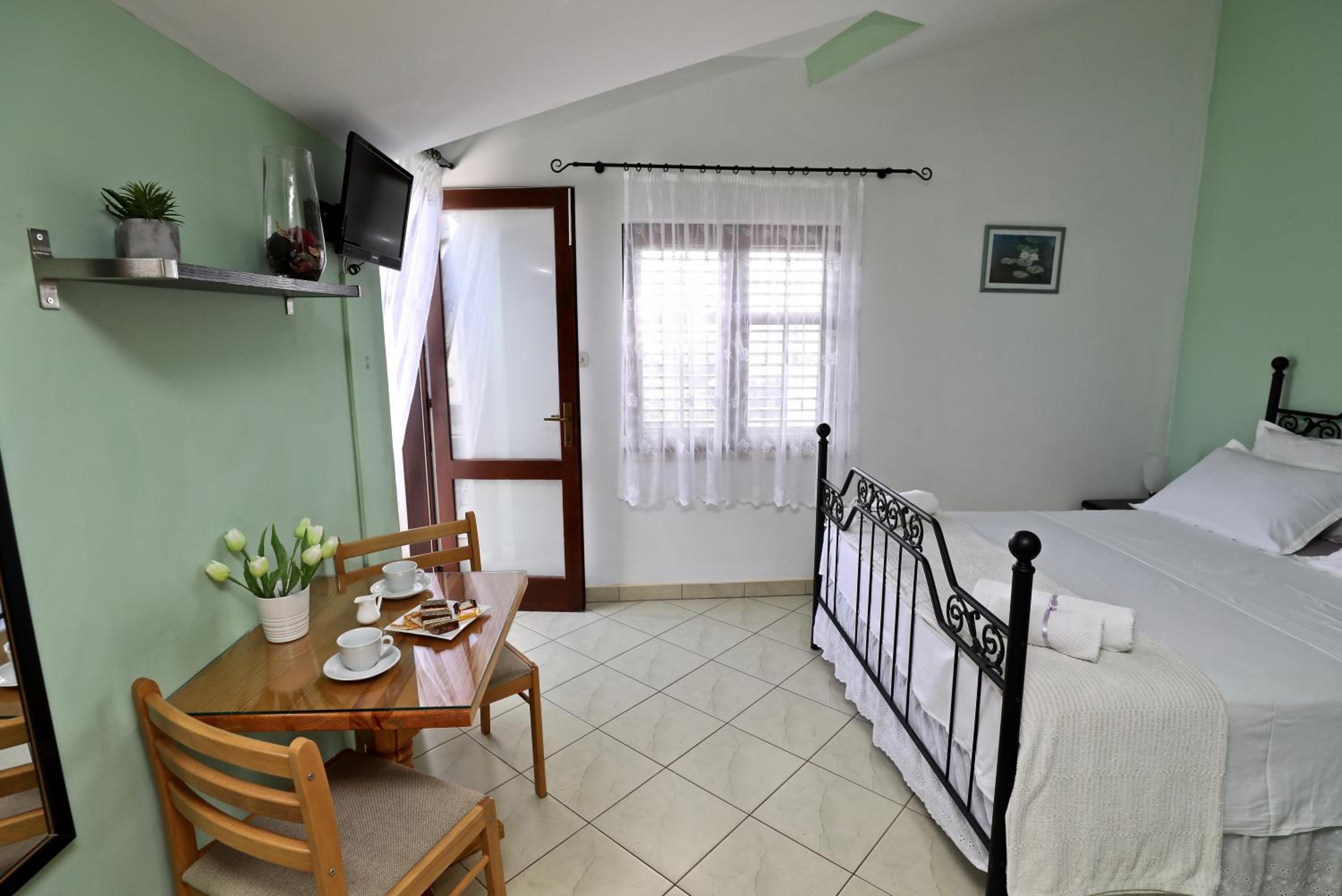 Apartments IDA Sucuraj view 2