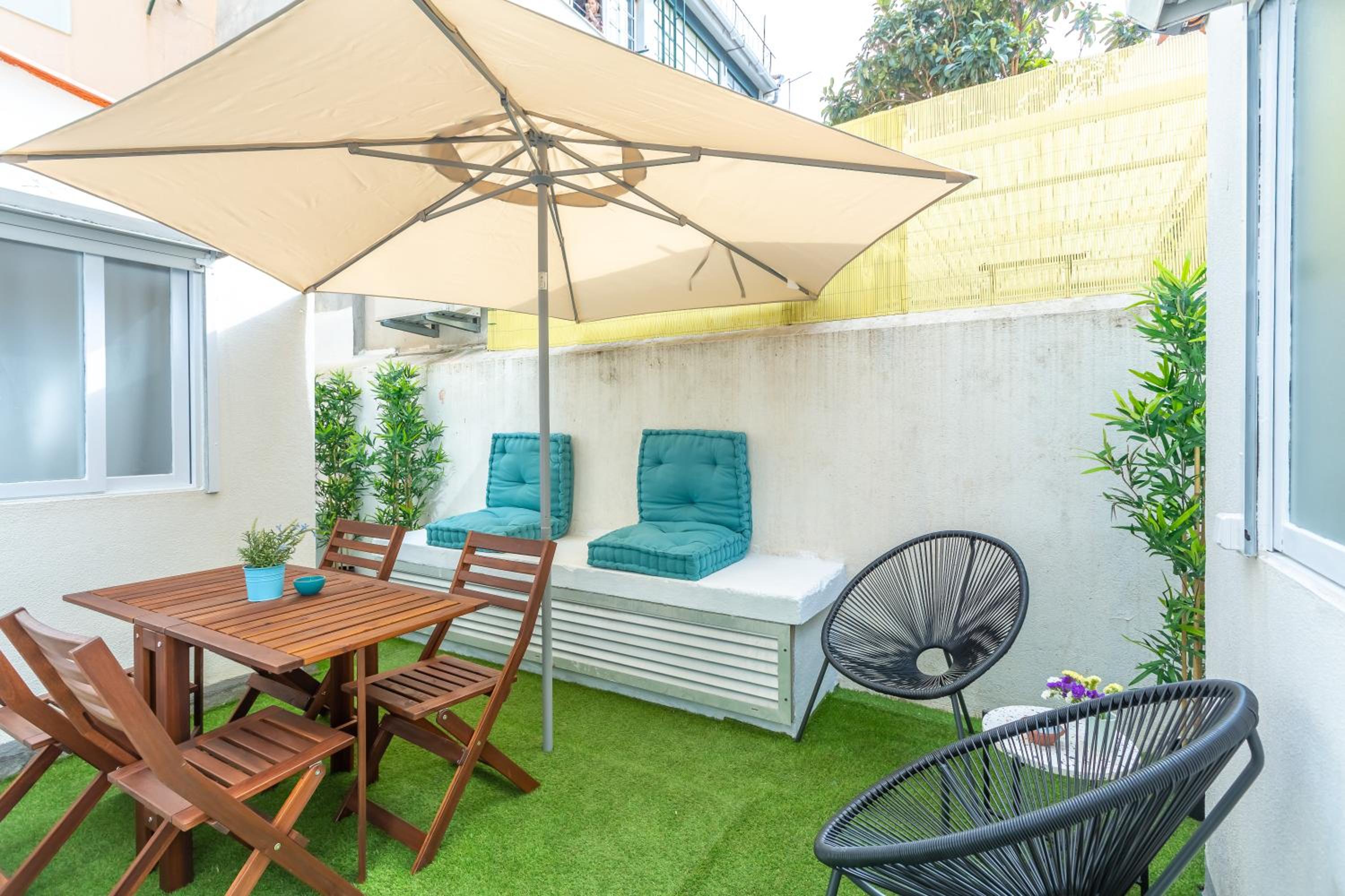 Sunny Apartment with Patio, By TimeCooler