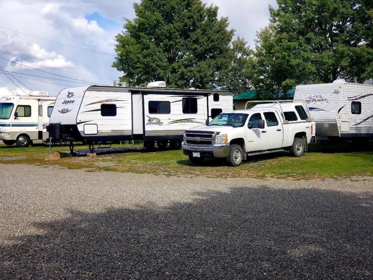 100 Mile Motel & RV Park