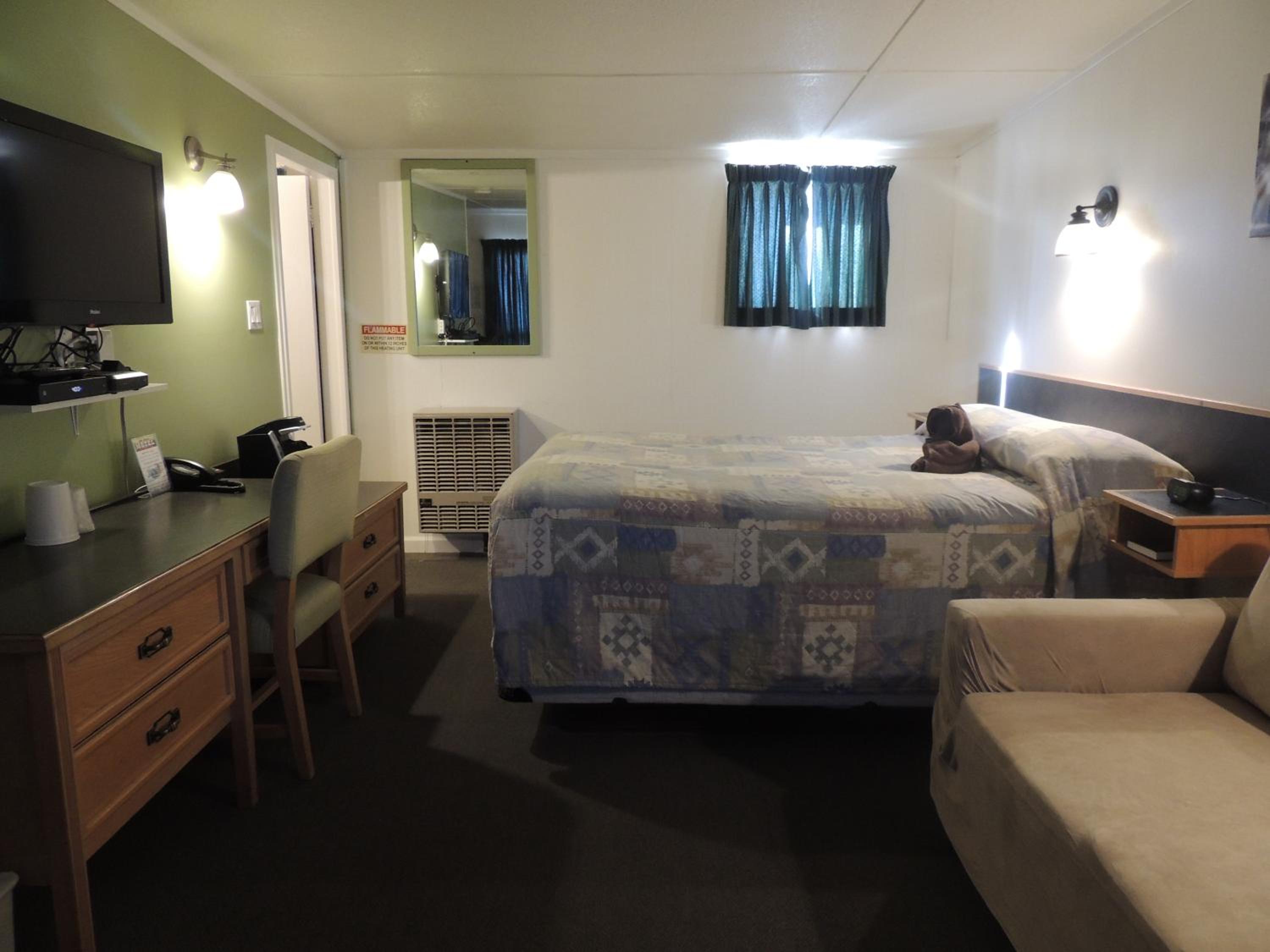 100 Mile Motel & RV Park