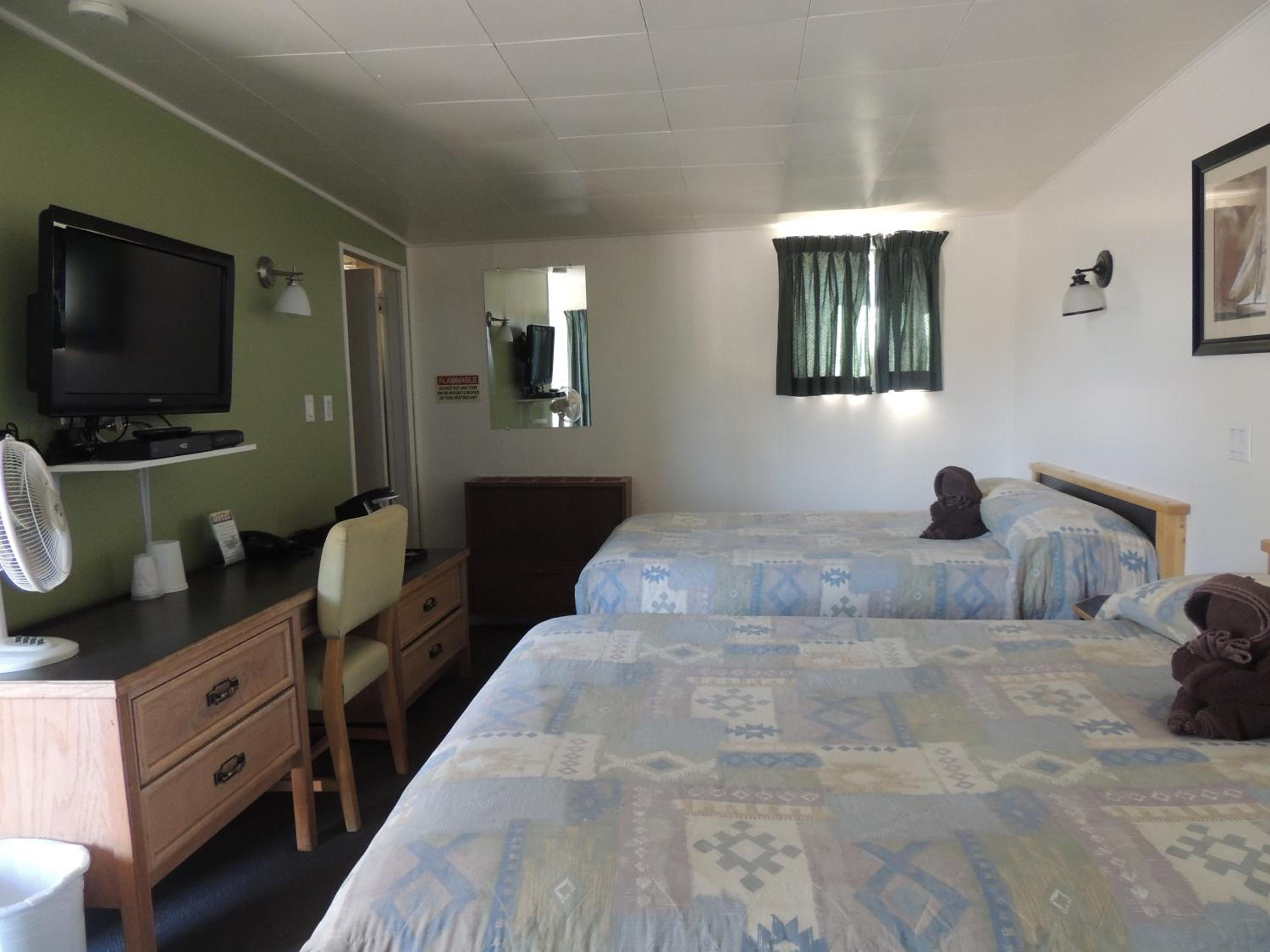 100 Mile Motel & RV Park