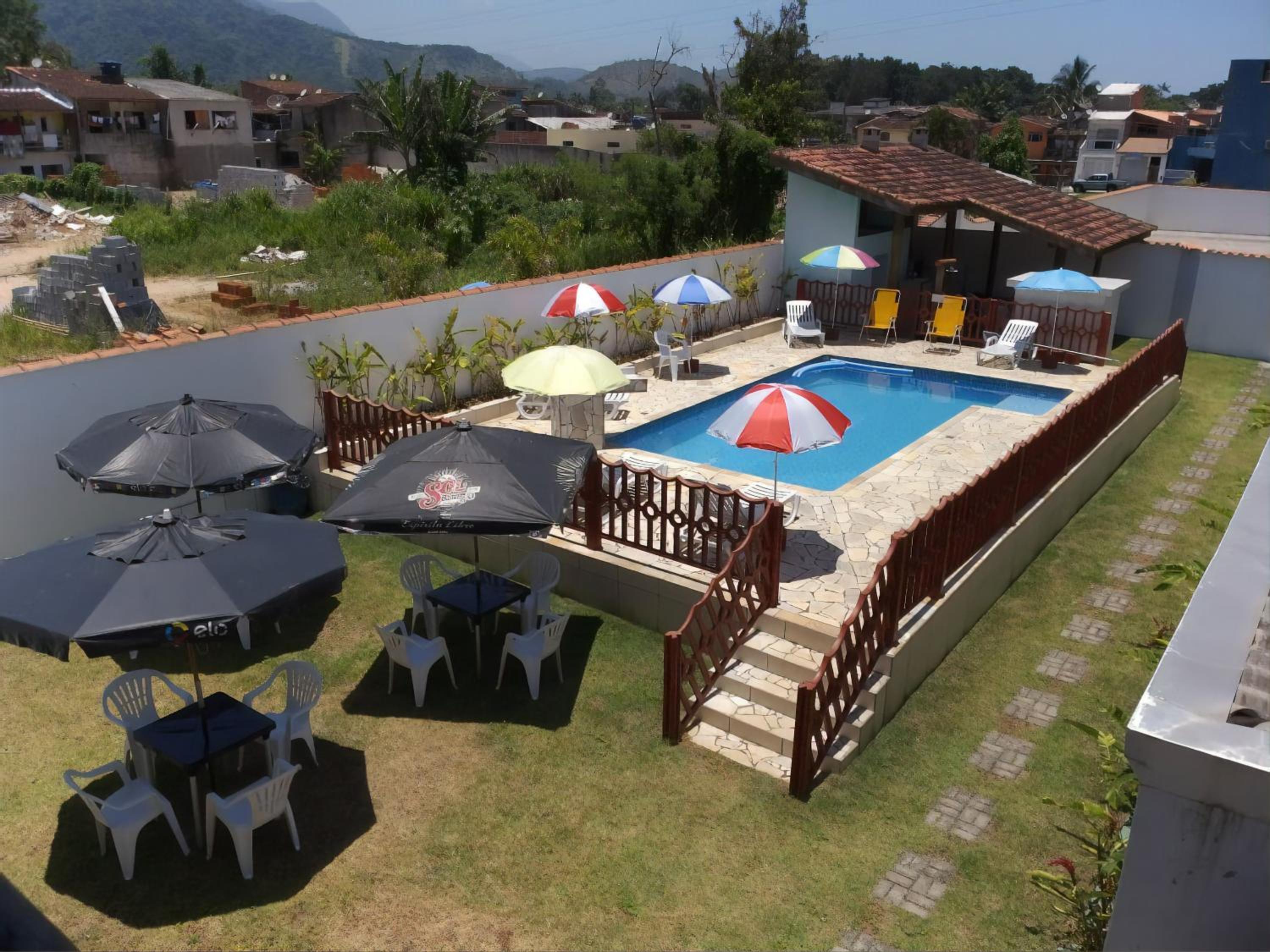 Estúdio em maresias com ar condicionado e piscina