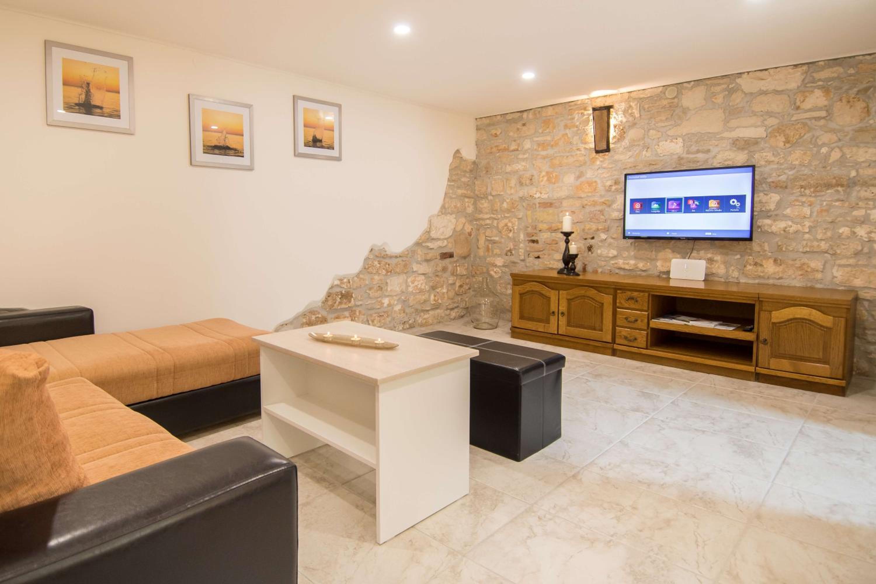 Holiday Home Giovanni Vabriga with private Jacuzzi view 2