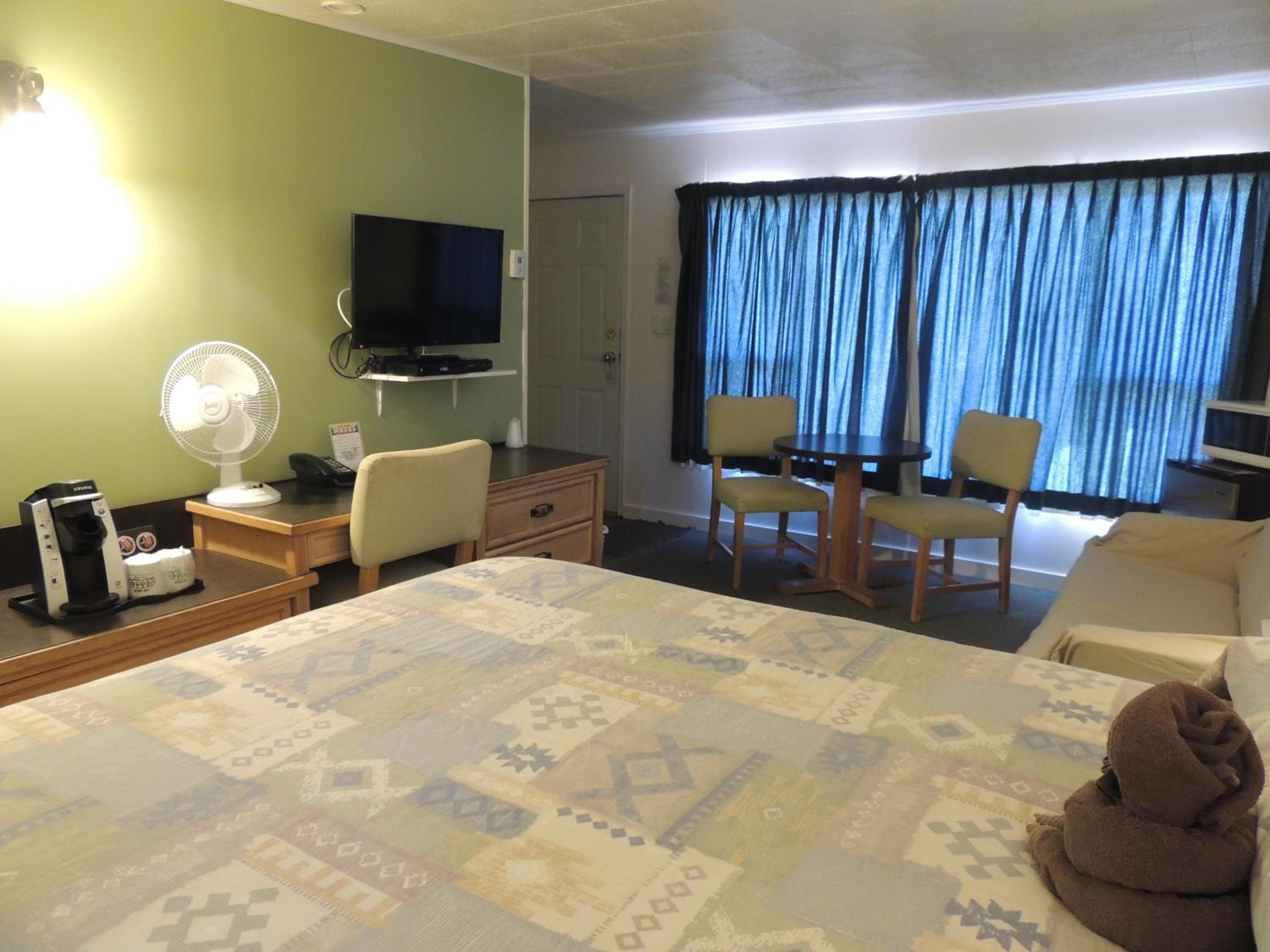 100 Mile Motel & RV Park