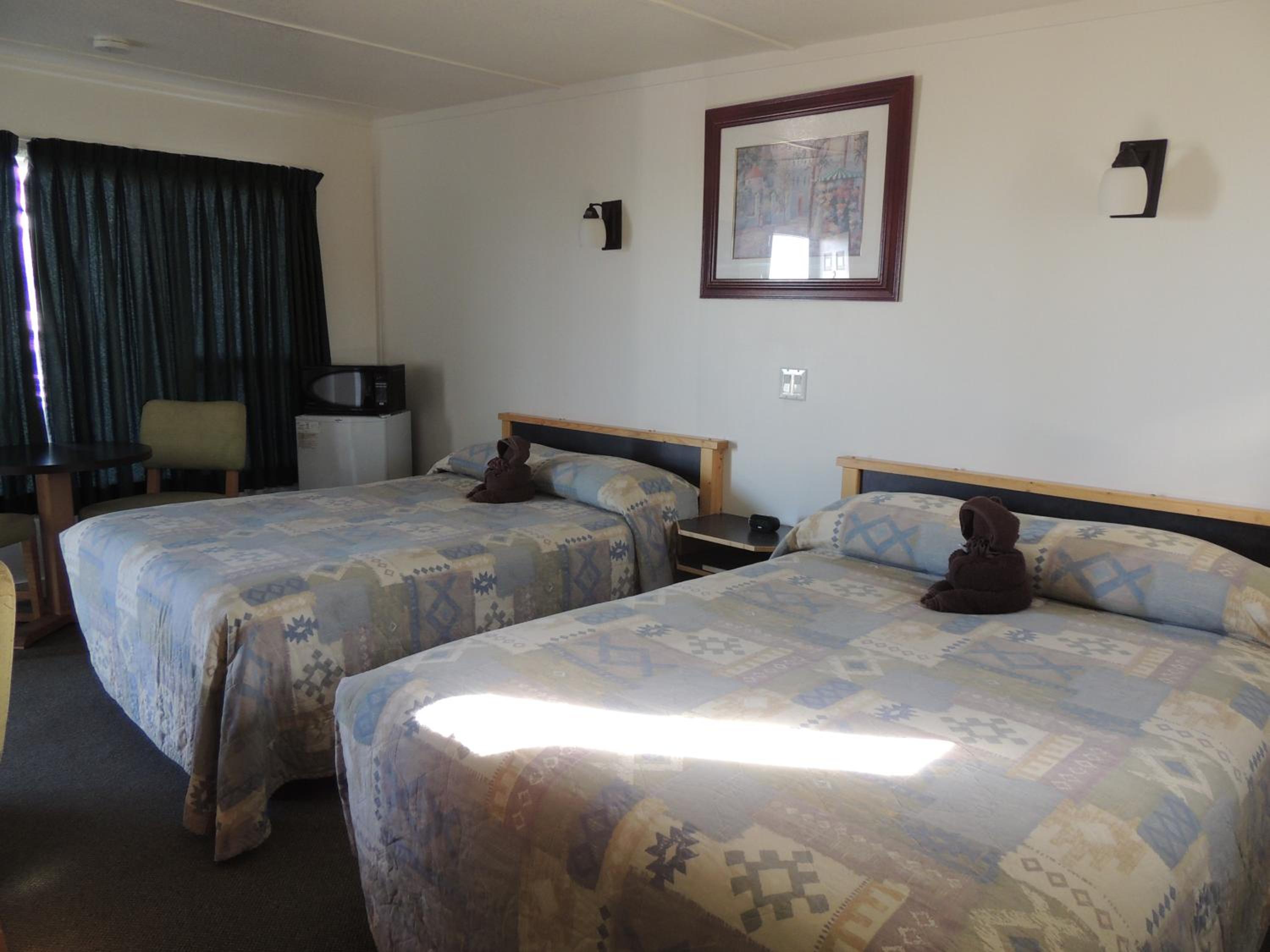 100 Mile Motel & RV Park