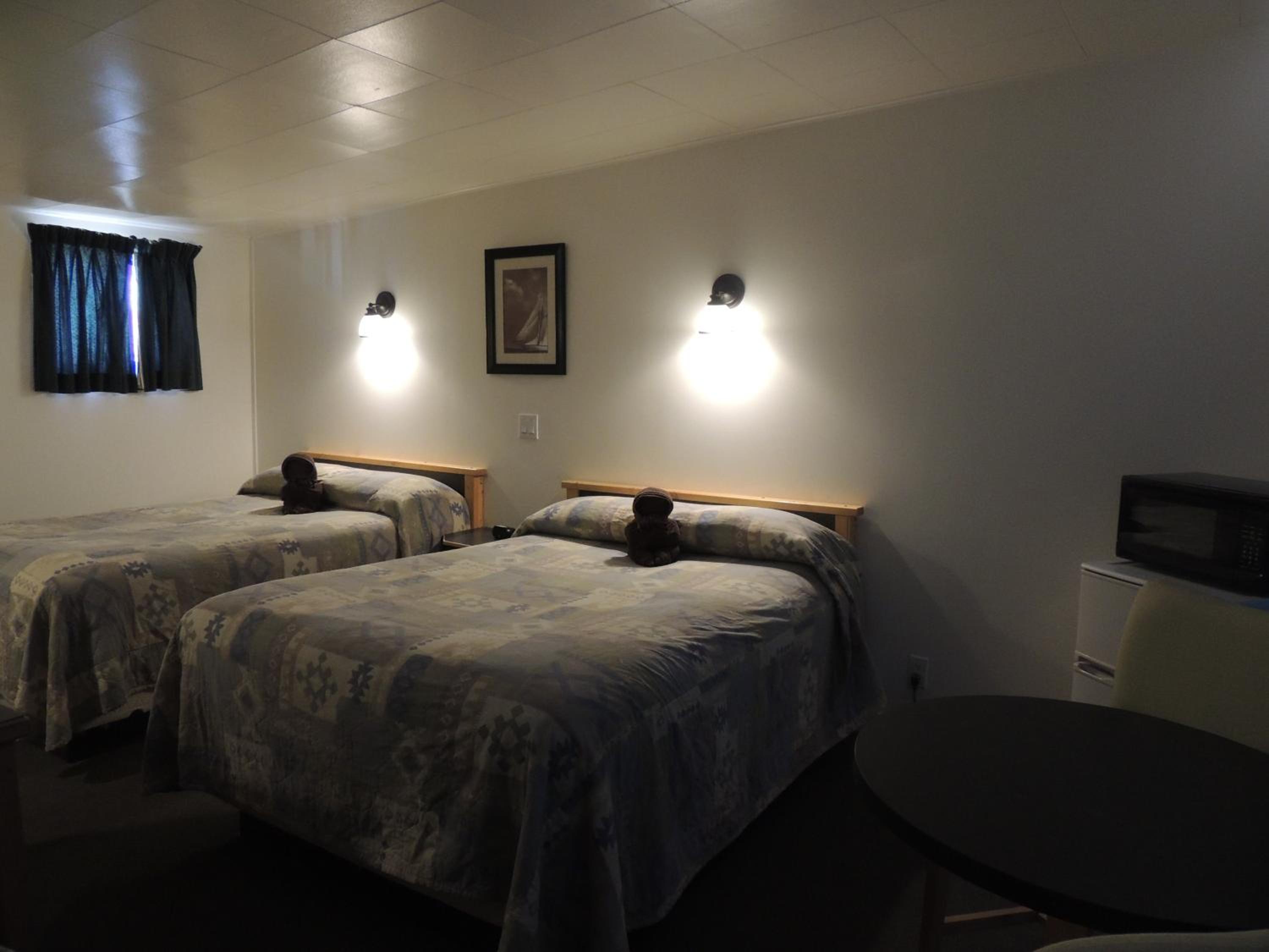 100 Mile Motel & RV Park