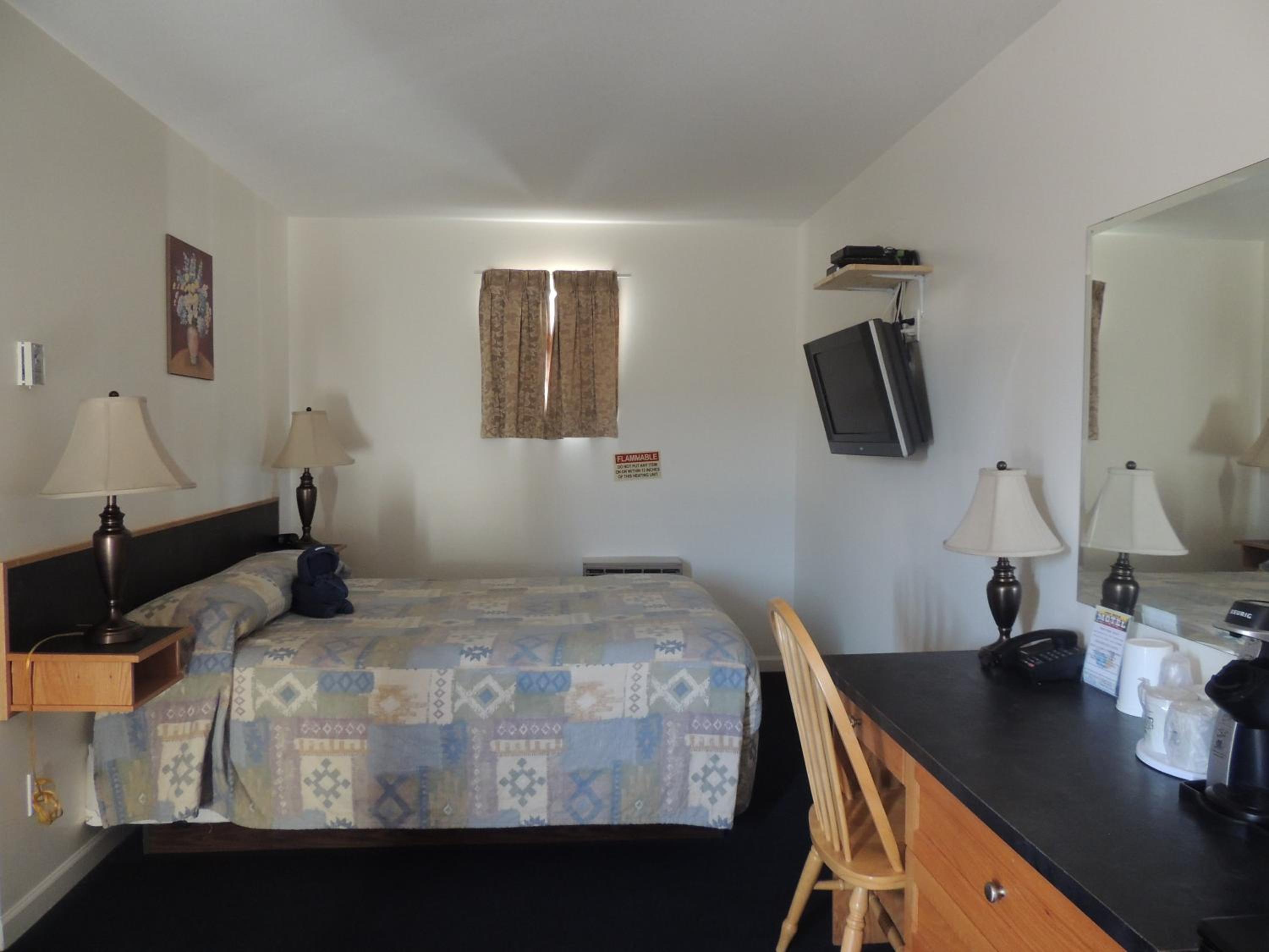 100 Mile Motel & RV Park