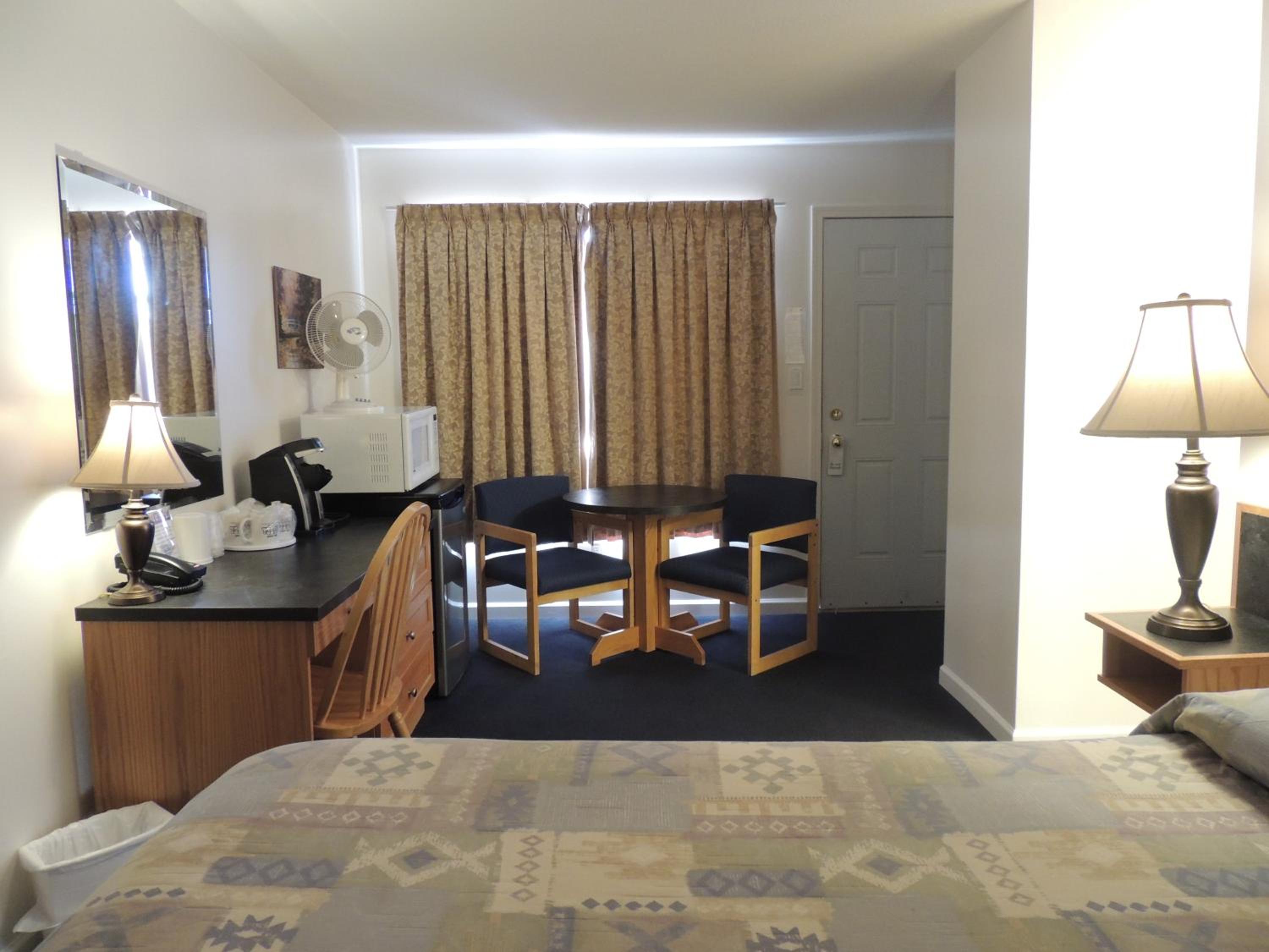 100 Mile Motel & RV Park