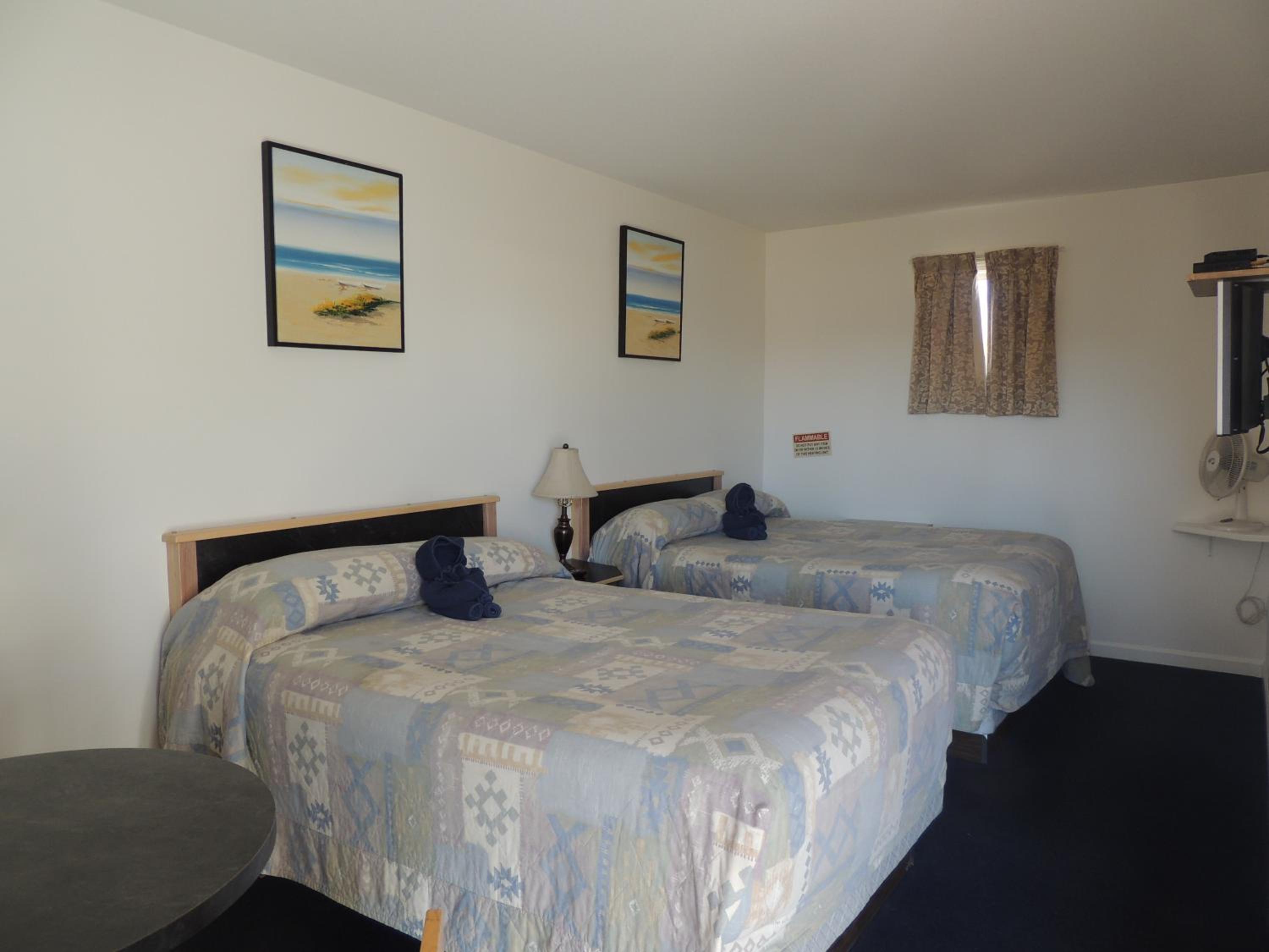 100 Mile Motel & RV Park